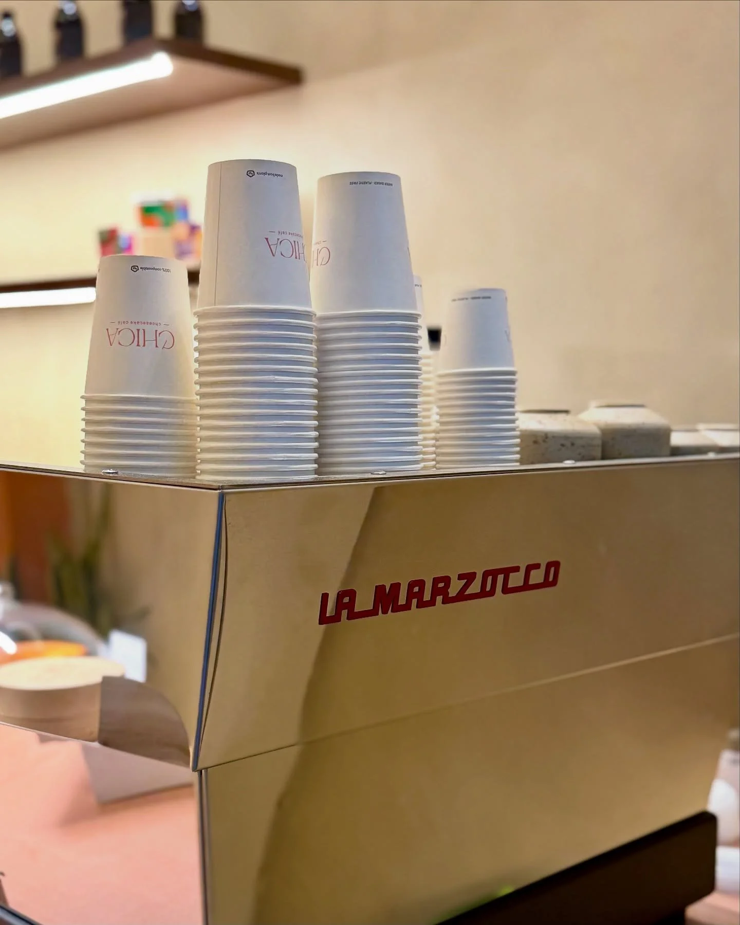 En CHICA cada caf&eacute; es especial ☕✨
A&uacute;n m&aacute;s cuando lo preparamos con @lamarzoccospain 🙌🏽
Caf&eacute; de especialidad, hecho con mimo y con calidad, para disfrutar en cada sorbo.

&mdash;&mdash;&mdash;

A CHICA cada caf&egrave; &e