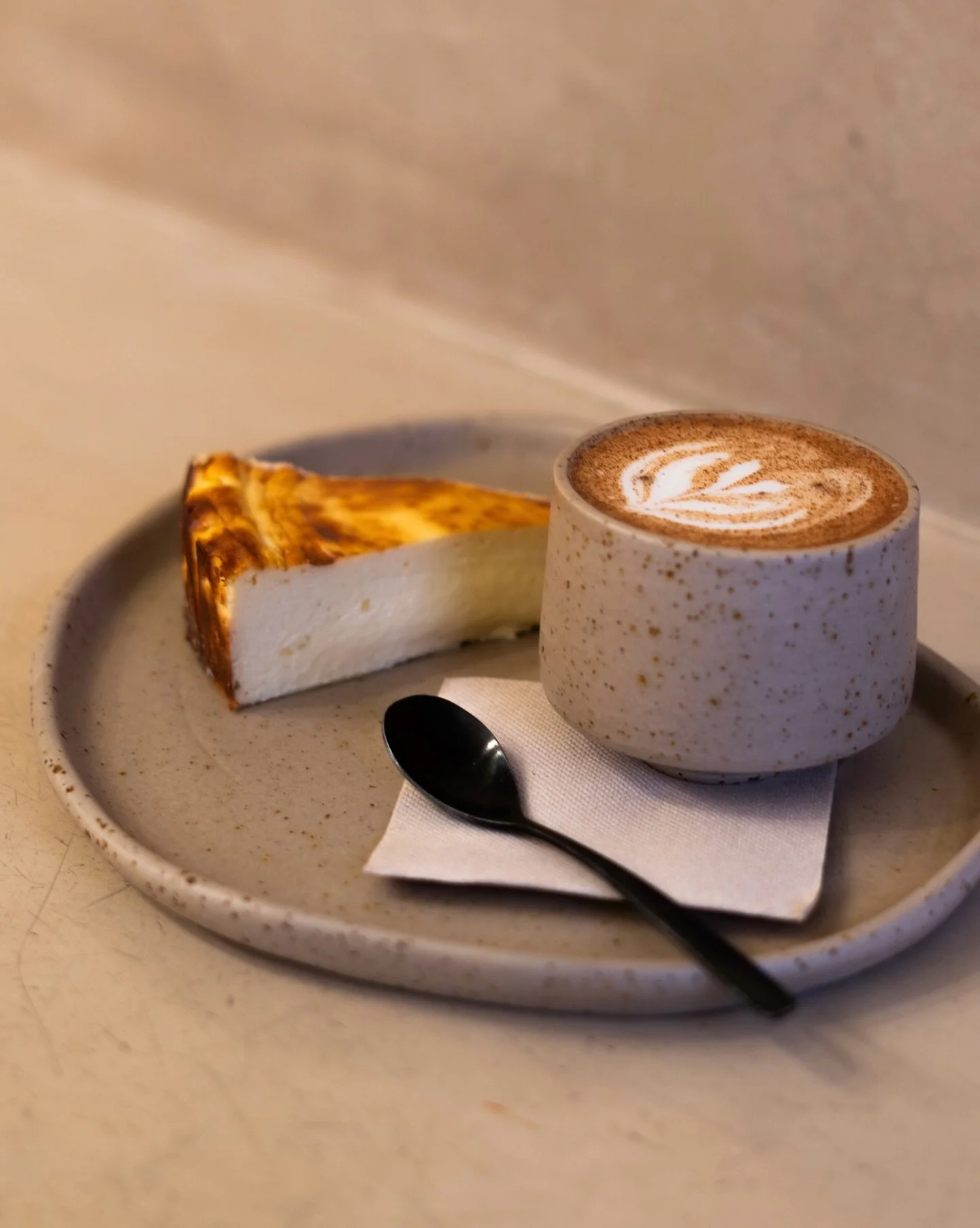 🎄 Felices fiestas!
Estas fiestas, disfruta de nuestras cheesecakes de panettone y turr&oacute;n, un dulce momento para compartir en familia y con los que m&aacute;s quieres. 🫶

&mdash;&mdash;-

🎄 Bones festes!
Aquestes festes, gaudeix de les nostr