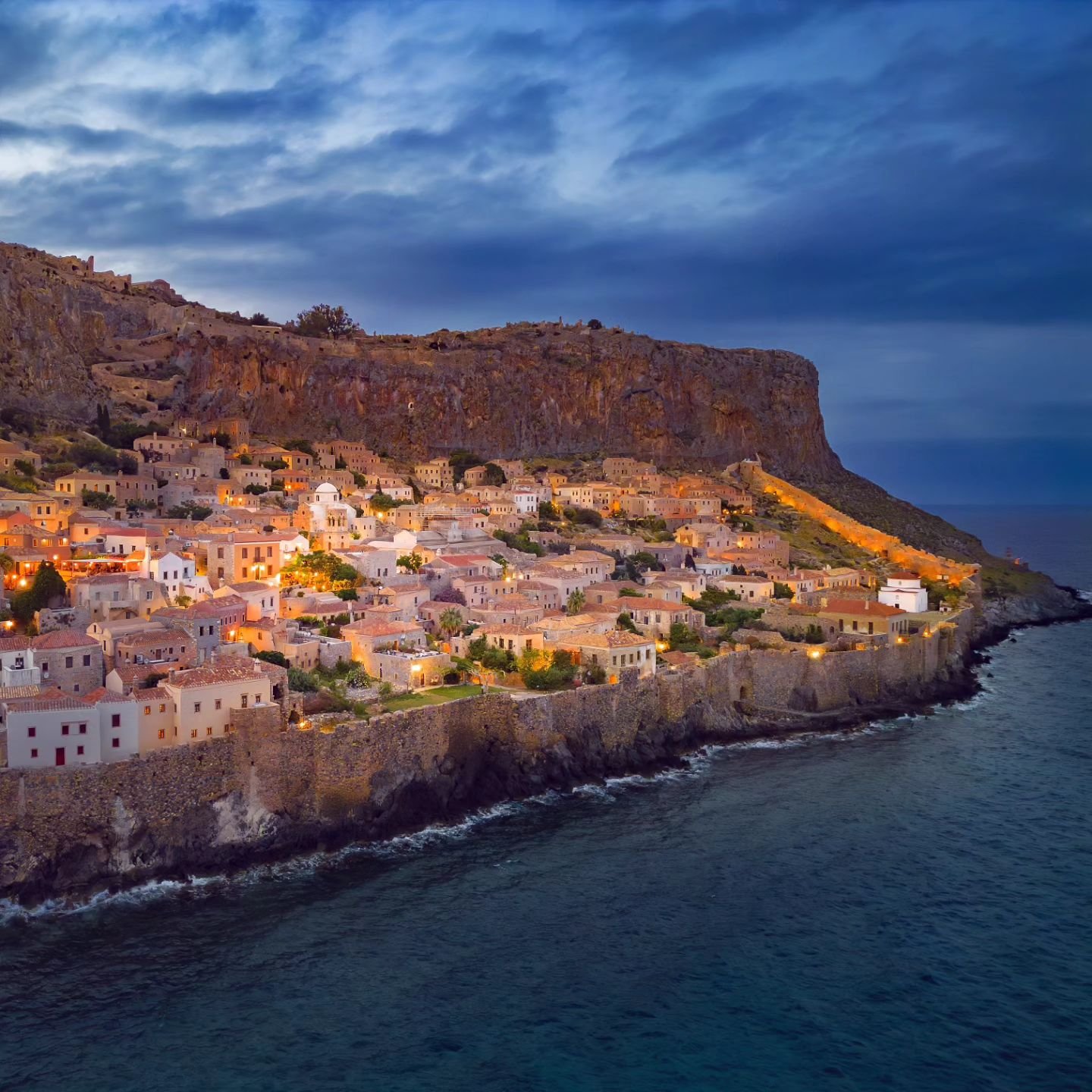 🏰 Monemvasia's Timeless Charm: A Night to Remember 🌙

Monemvasia, founded over 2600 years ago, is a living history book. As I explored, I couldn't help but get lost in its rich past, with stories engraved in every stone.

🪨 A Room from Ages Past ⌛