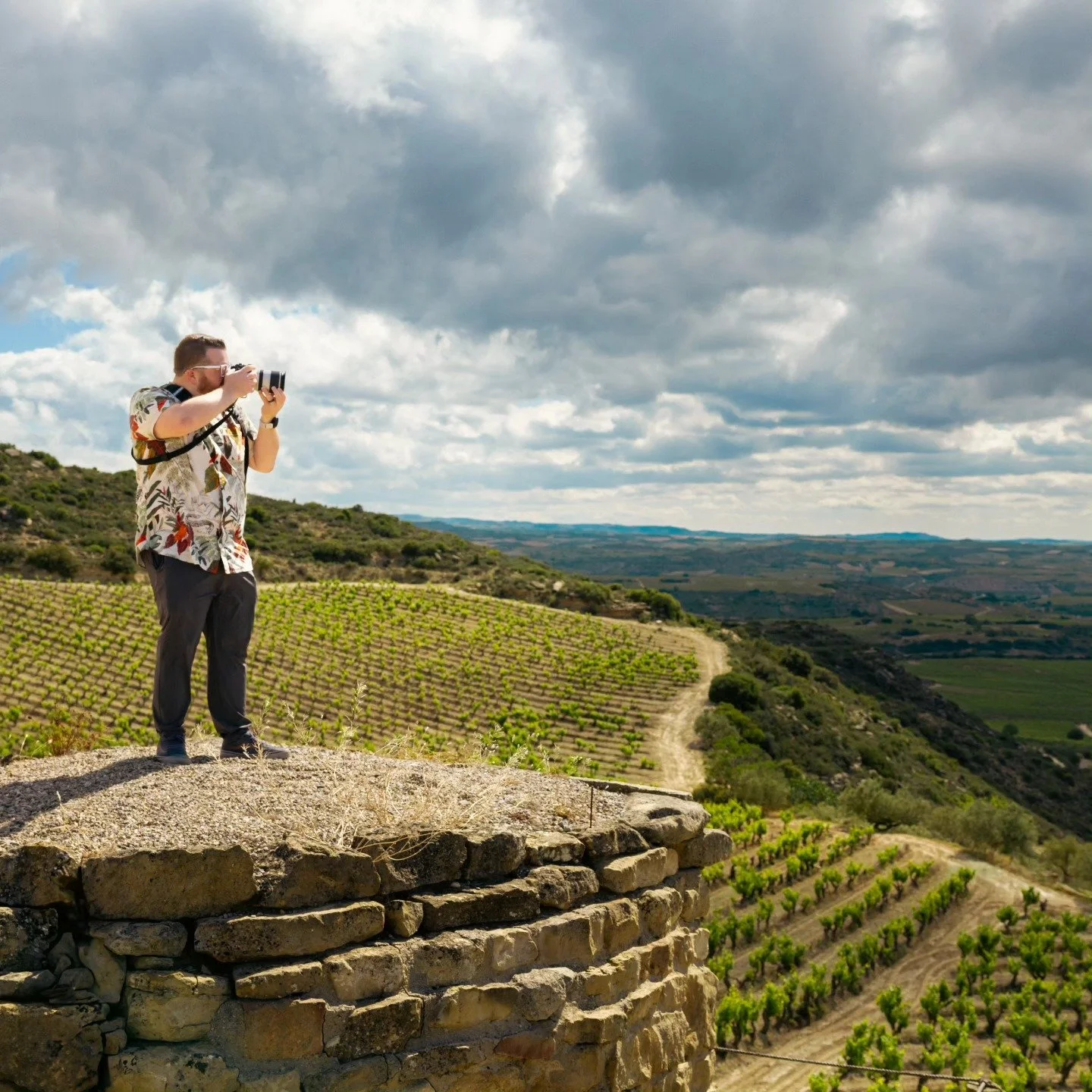 IMAGEANDFILM is headed back to Spain. What are some of your favorite Barcelona spots and activities? Can't wait! 

#IMAGEANDFILM 
#spain🇪🇸 #travelcreator
@seelautravel 📸 (first slide)