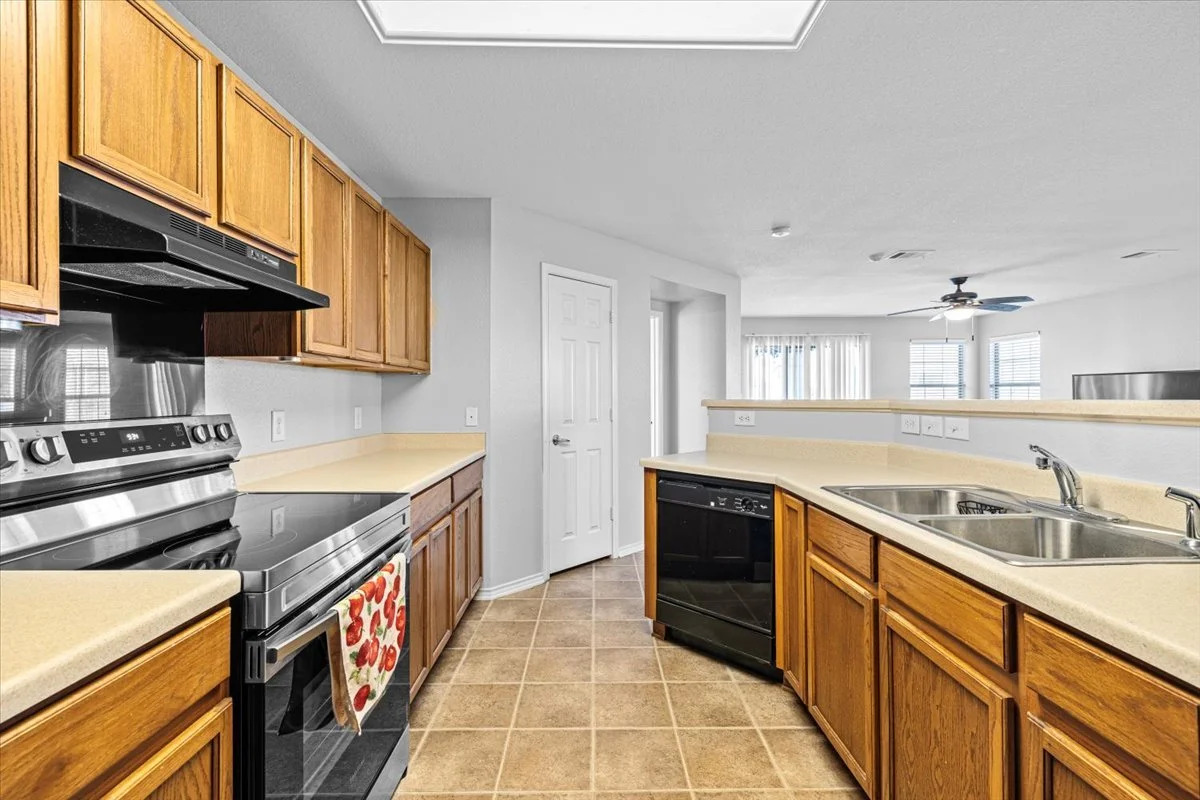 2 - Kitchen 2.jpg