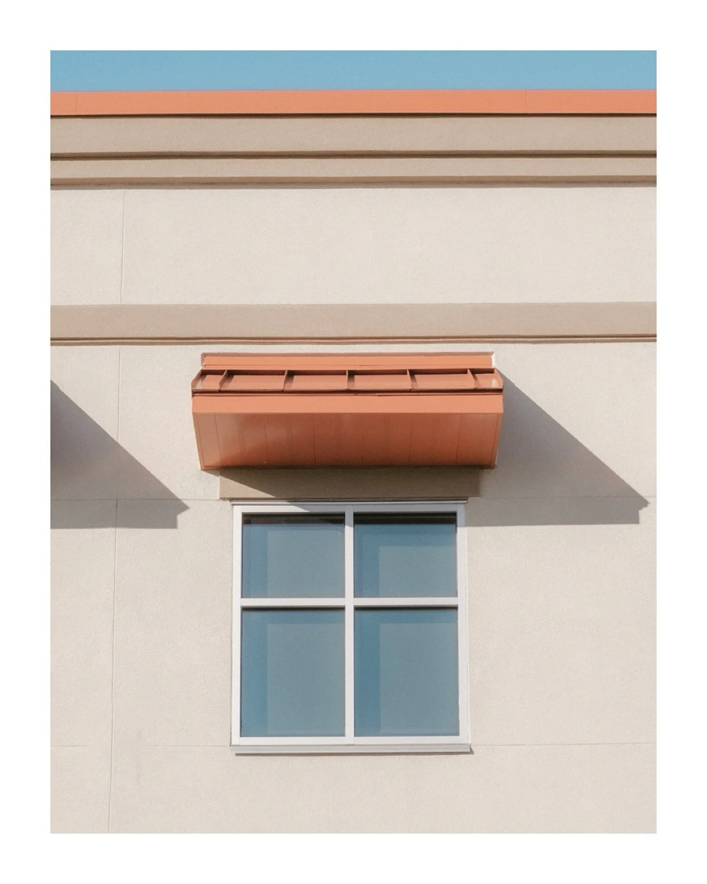 I feel like everybody of us has it some point deal with the struggle of not being able to find good photographs. Either we found the excuse of I don&rsquo;t live close to a big city, close to a national park to be able to take great photos or any oth