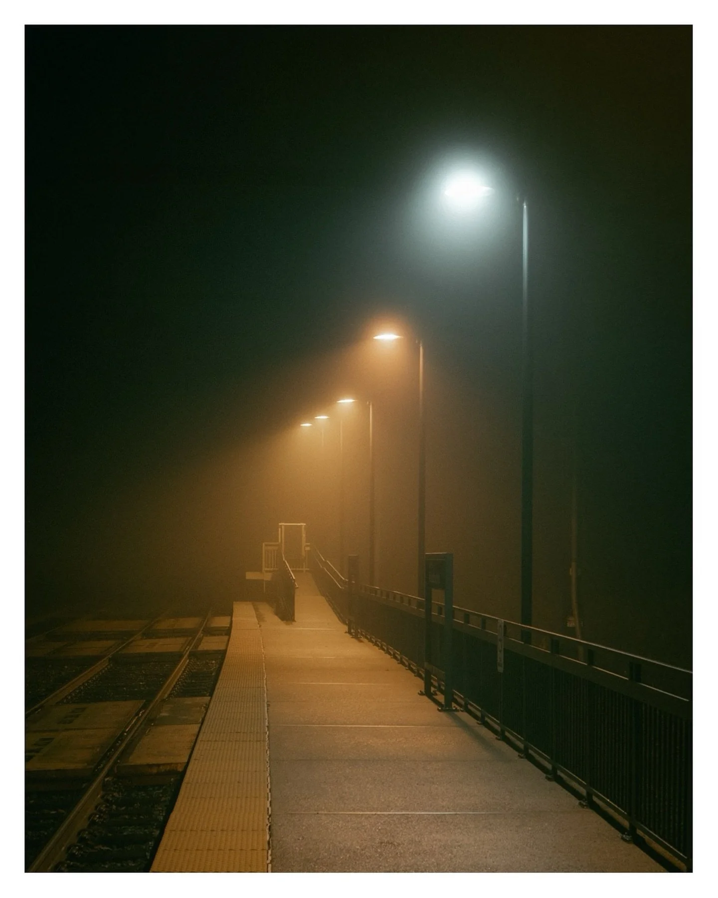 Foggy Nights 😶&zwj;🌫️

#fujixseries #fujifilm #fujifilmx_us #fujifilmrecipe #fujixweekly #streetphotography #likefilm #behindthescene #fujifeed #film #contentcreator #philadelphia #philadelphiaphotographer #visitphilly #photographer #creator 
#film