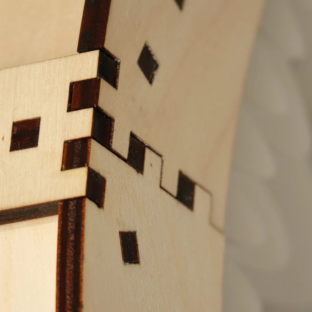 In the details 📐

This view shows how each piece is cut to precious allowing the entire piece to alot together without the use of nails or screws. In so doing the cut edges bring attention to the construction. Learn more at the site in bio.

#ojaicr