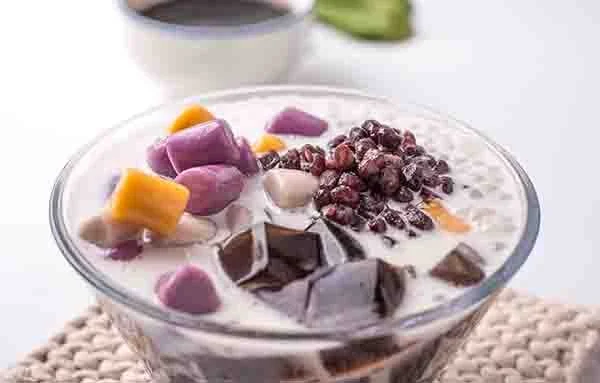 Traditional Asian dessert toppings with taro balls, grass jelly, red beans, and pudding – perfect for bubble tea and shaved ice