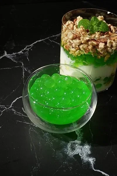 Bright green popping boba, ideal for sparkling drinks and fruit tea applications