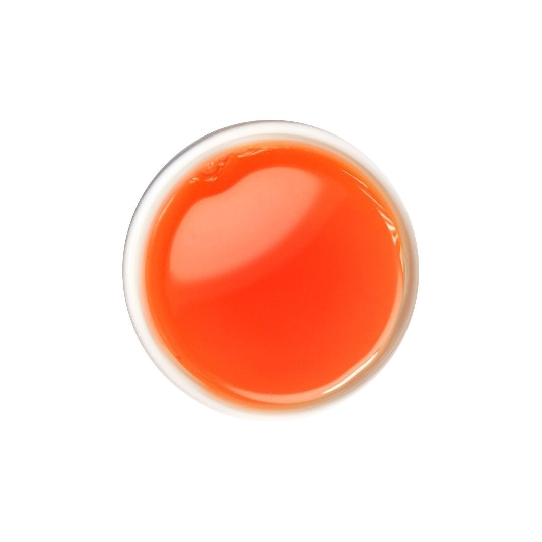 Brewed Assam tea with deep amber color and clear brightness.