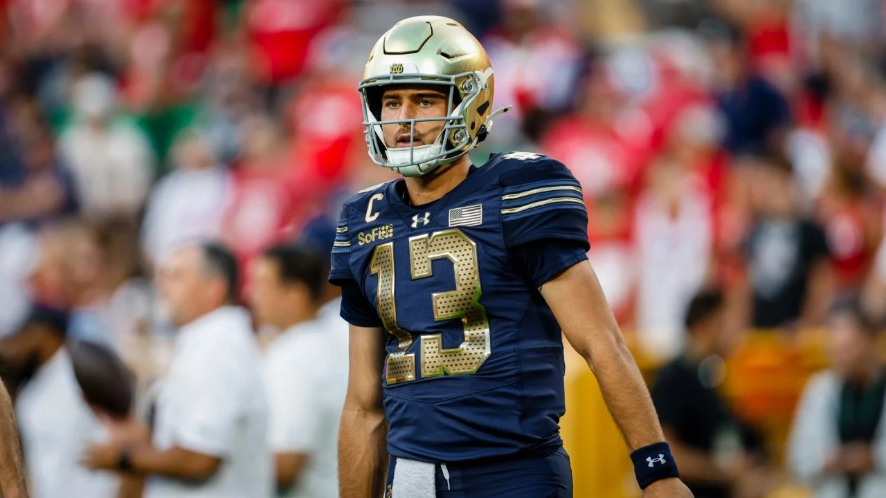 Irish shake off slow start, roll past Wisconsin 41-13 at Lambeau Field