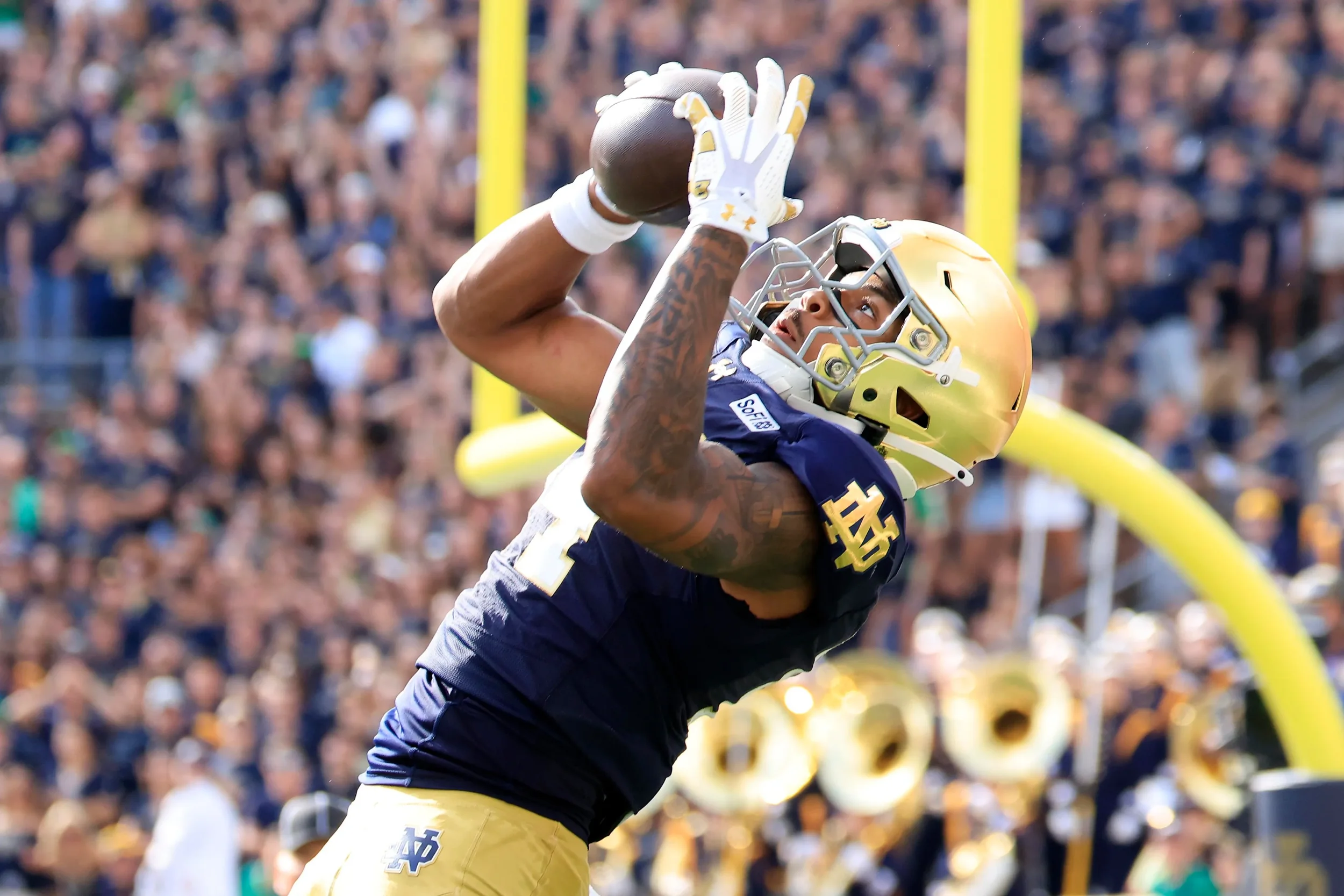 Carr throws four TDs as Notre Dame blanks Rice 52-0 in home opener