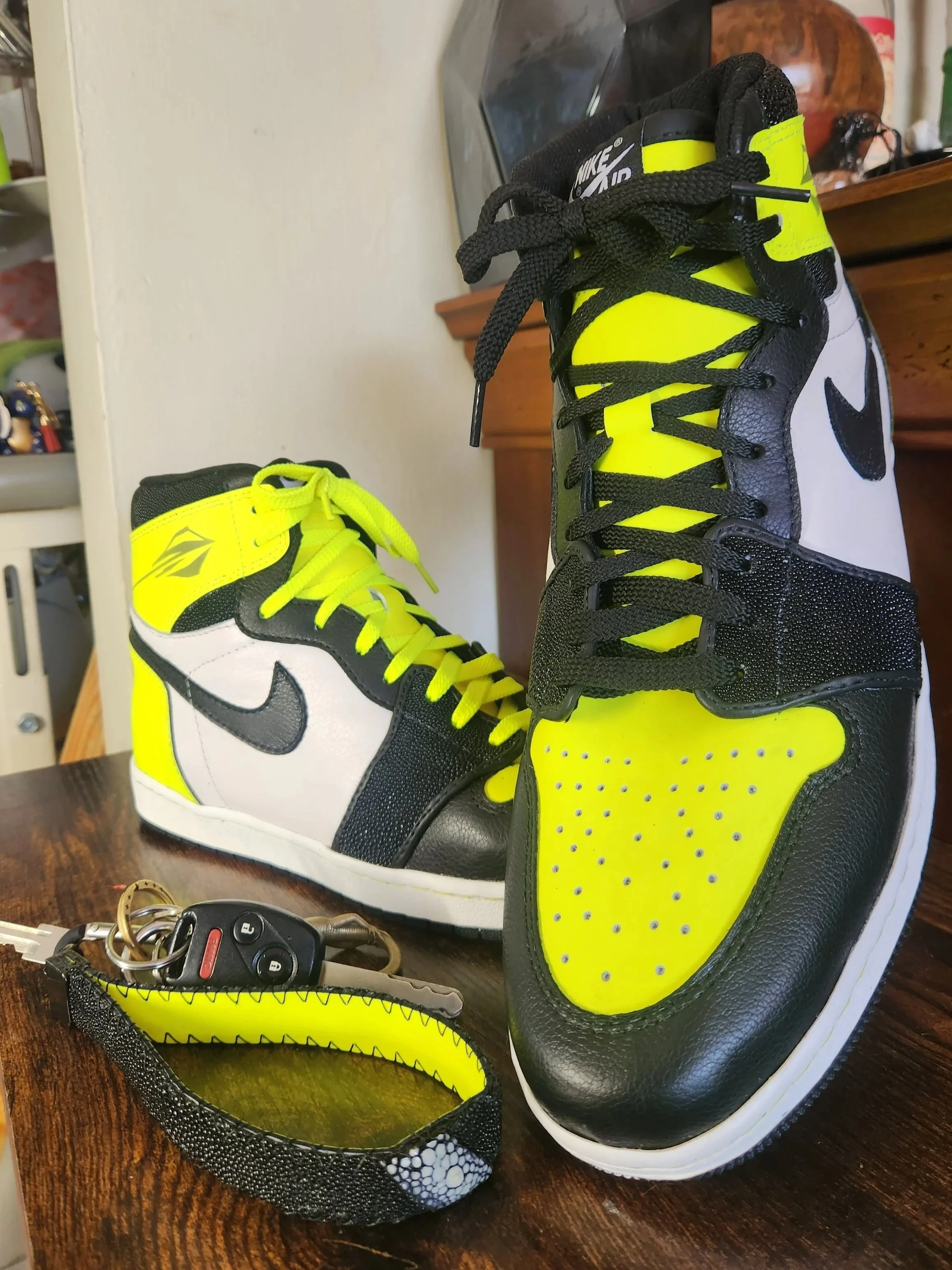 final shoe with matching key strap