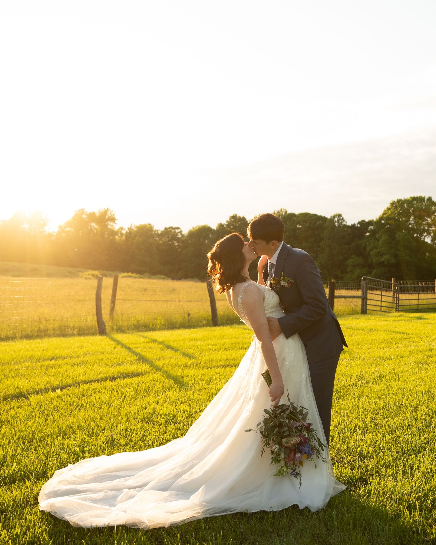 Some quick phone edit sneakpeaks from today!! It was such a perfect day celebrating Tommy and Lauren! 😄☀️💐

Venue: @_theloftatwalnuthill 
Photo: @orangefloatweddings Jo &amp; Abby
Coordinator: @sywpevents