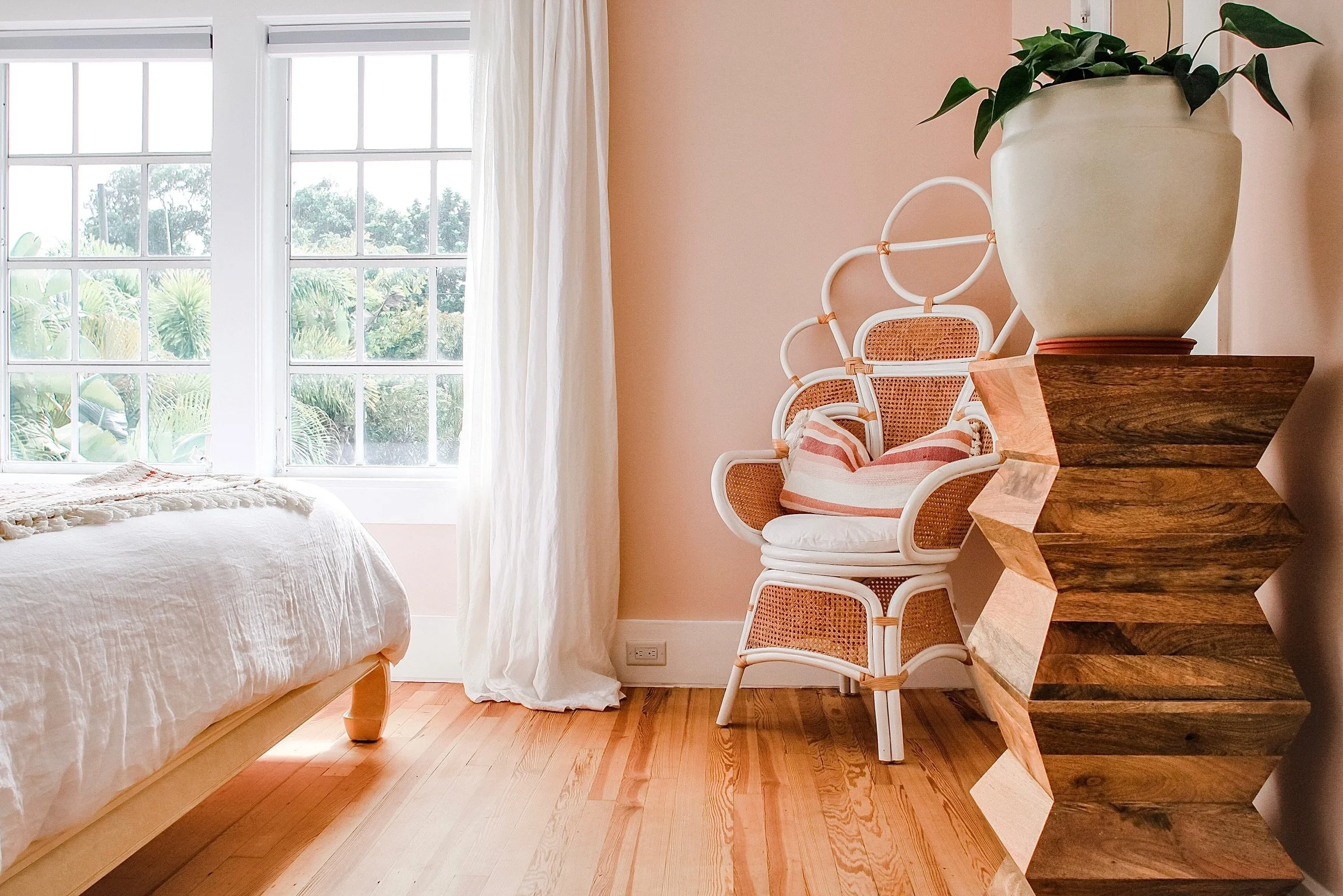 Peacock chairs and Palm Beach go together like peanut butter and jelly.