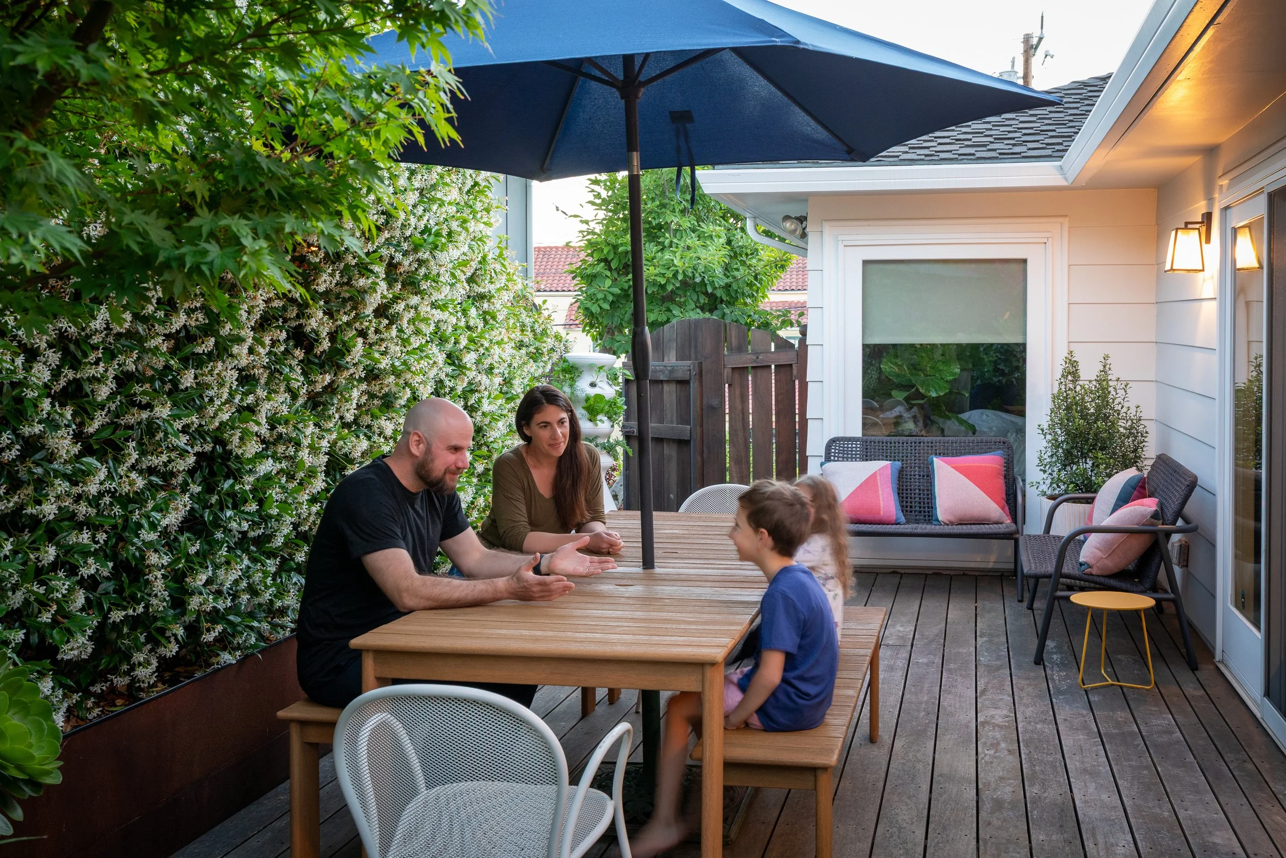 516 BACKYARD FAMILY.jpg