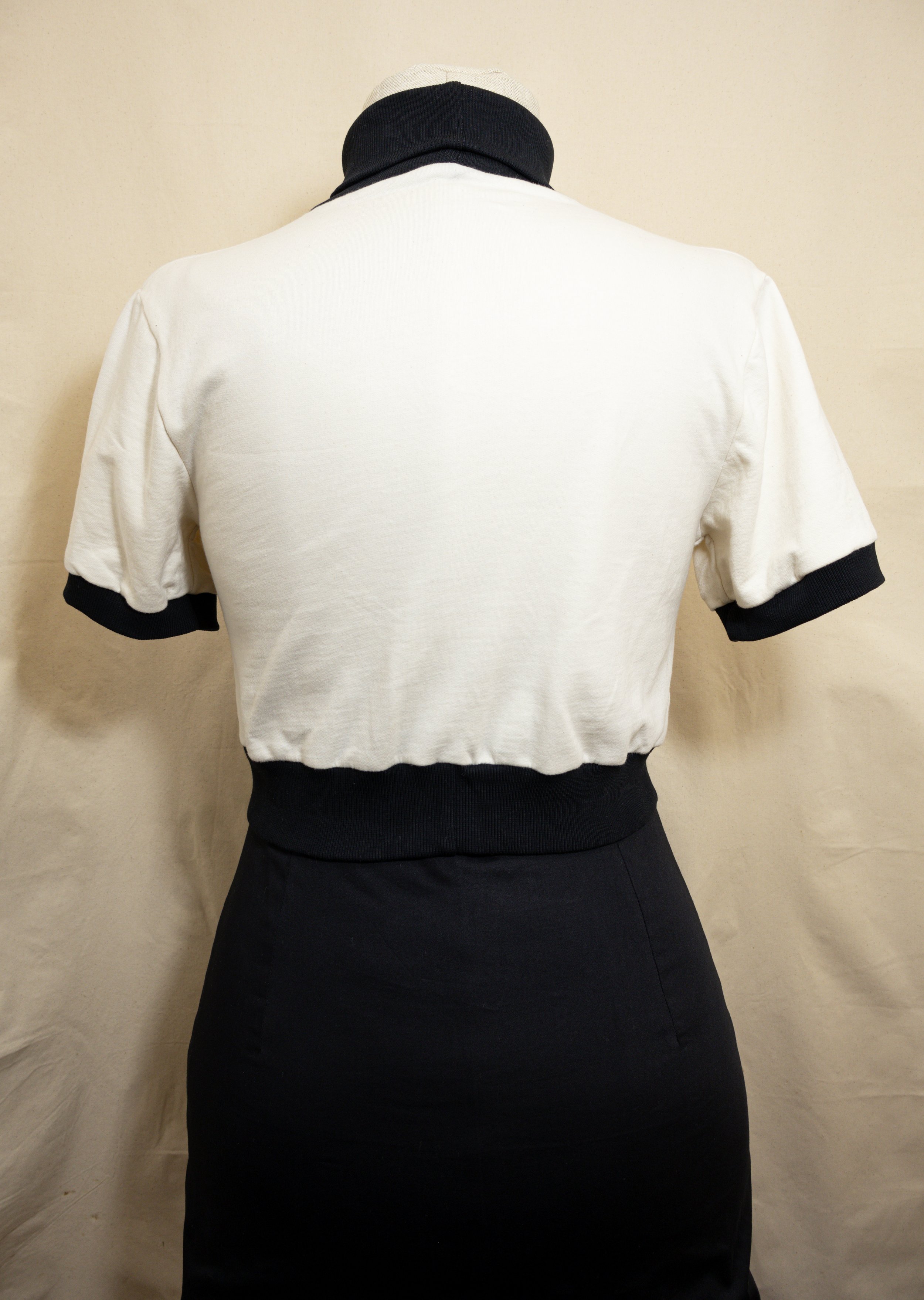 TUDOVE_BACK_02.jpg