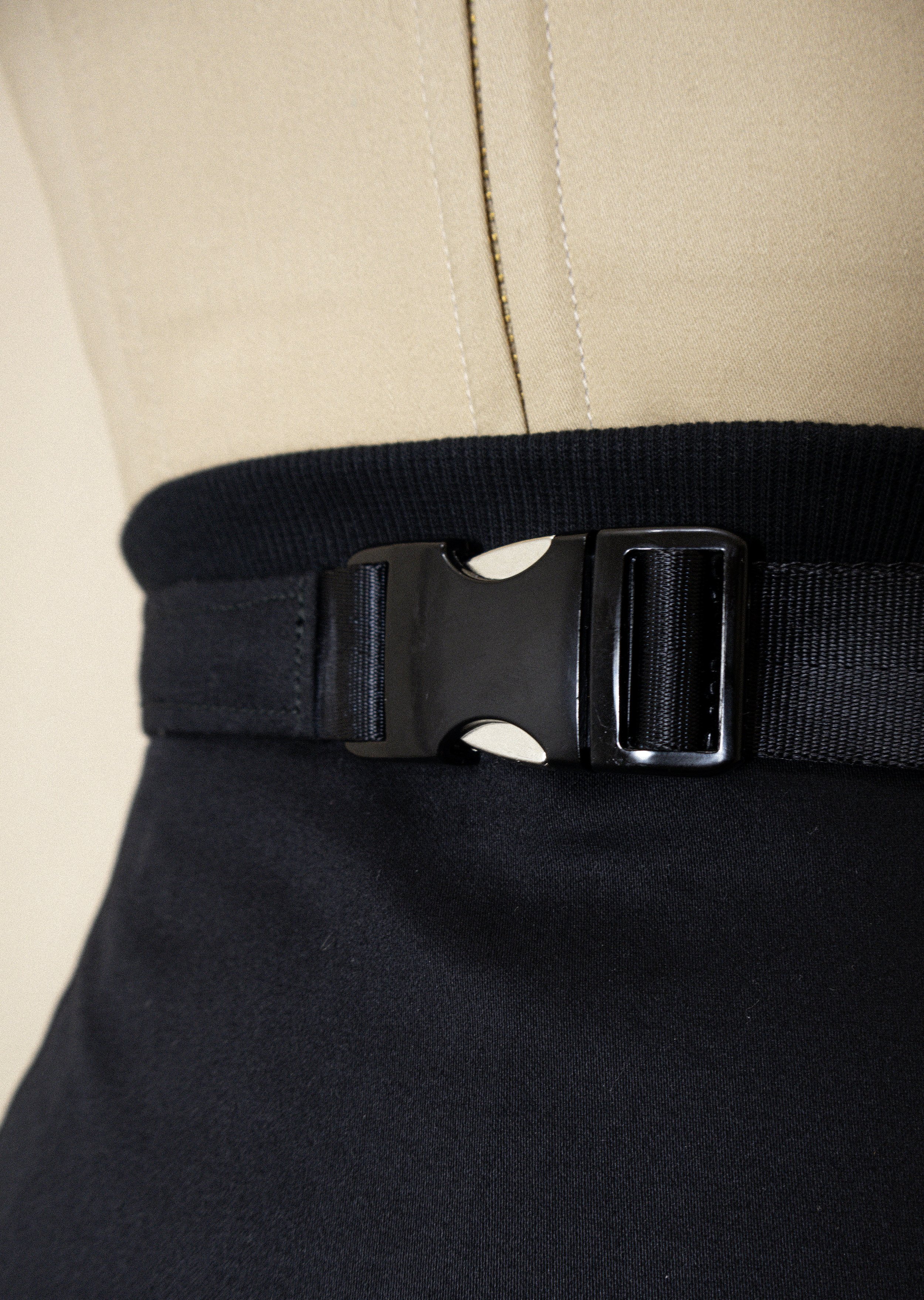 BLKBRDBAG_BUCKLE_01.jpg