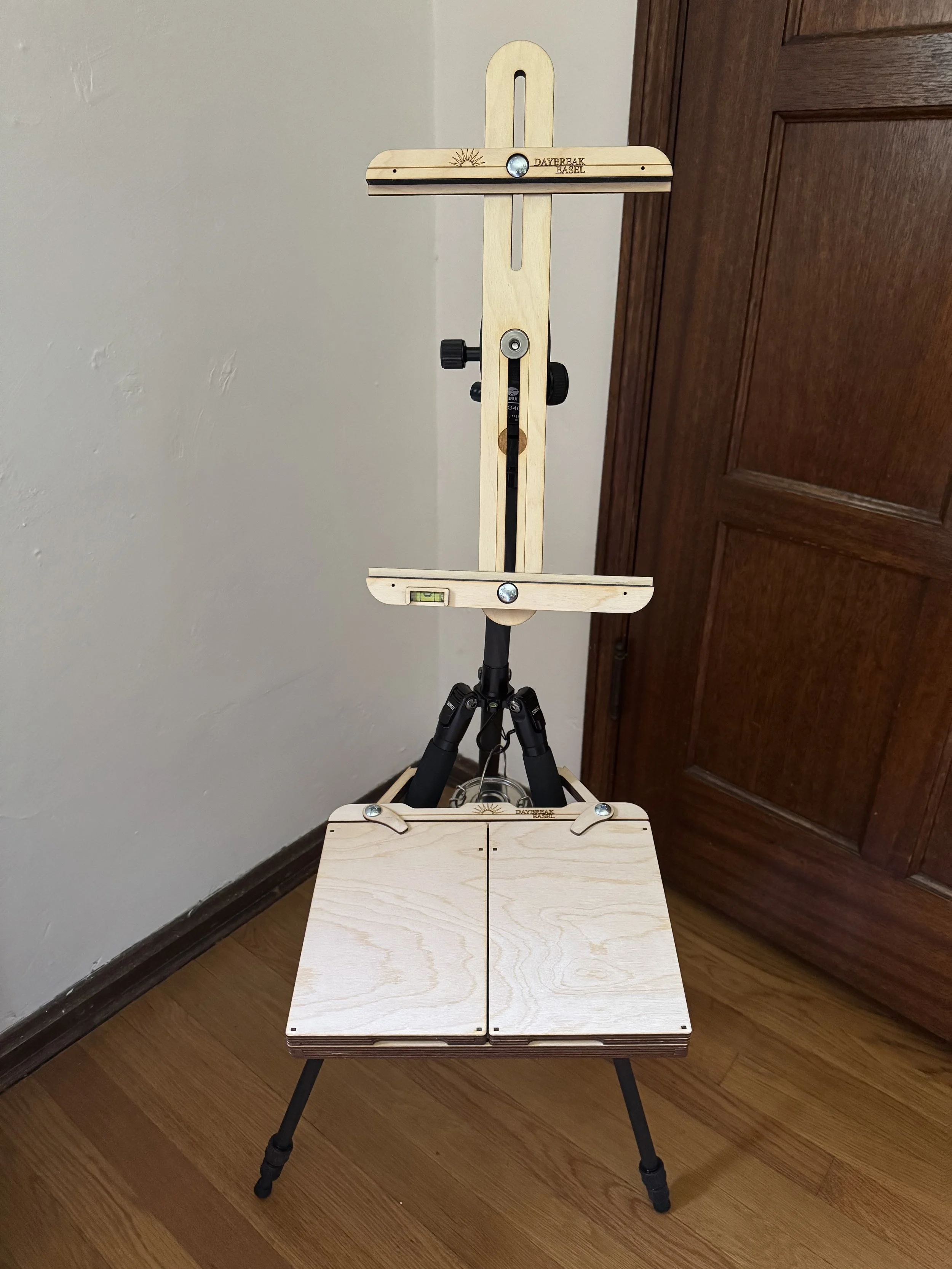 The Daybreak Easel pictured here in size 10x7"