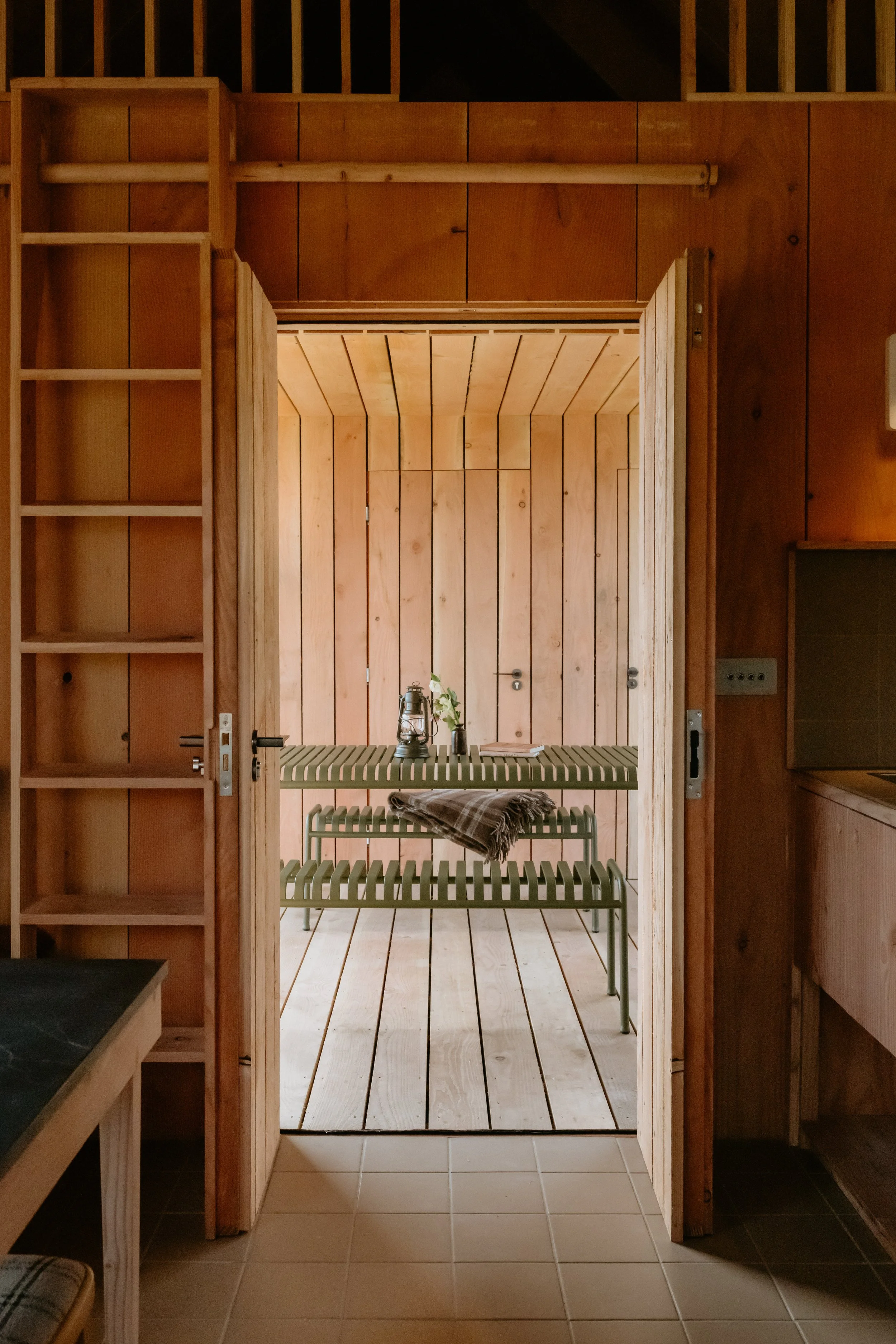 A table to enjoy a little al fresco dining. It can be found outside the hut or in the covered outdoor seating area. 