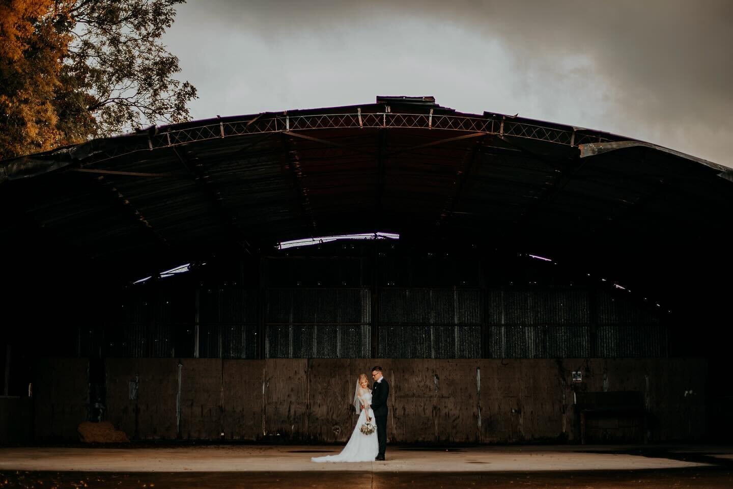 Wedding portraits don&rsquo;t have to always be pretty fields and sunsets! Throwing it back to Milee &amp; Lukes rustic @clockbarn wedding in October 2022, the hanger giving all the dramatic feels 🤍