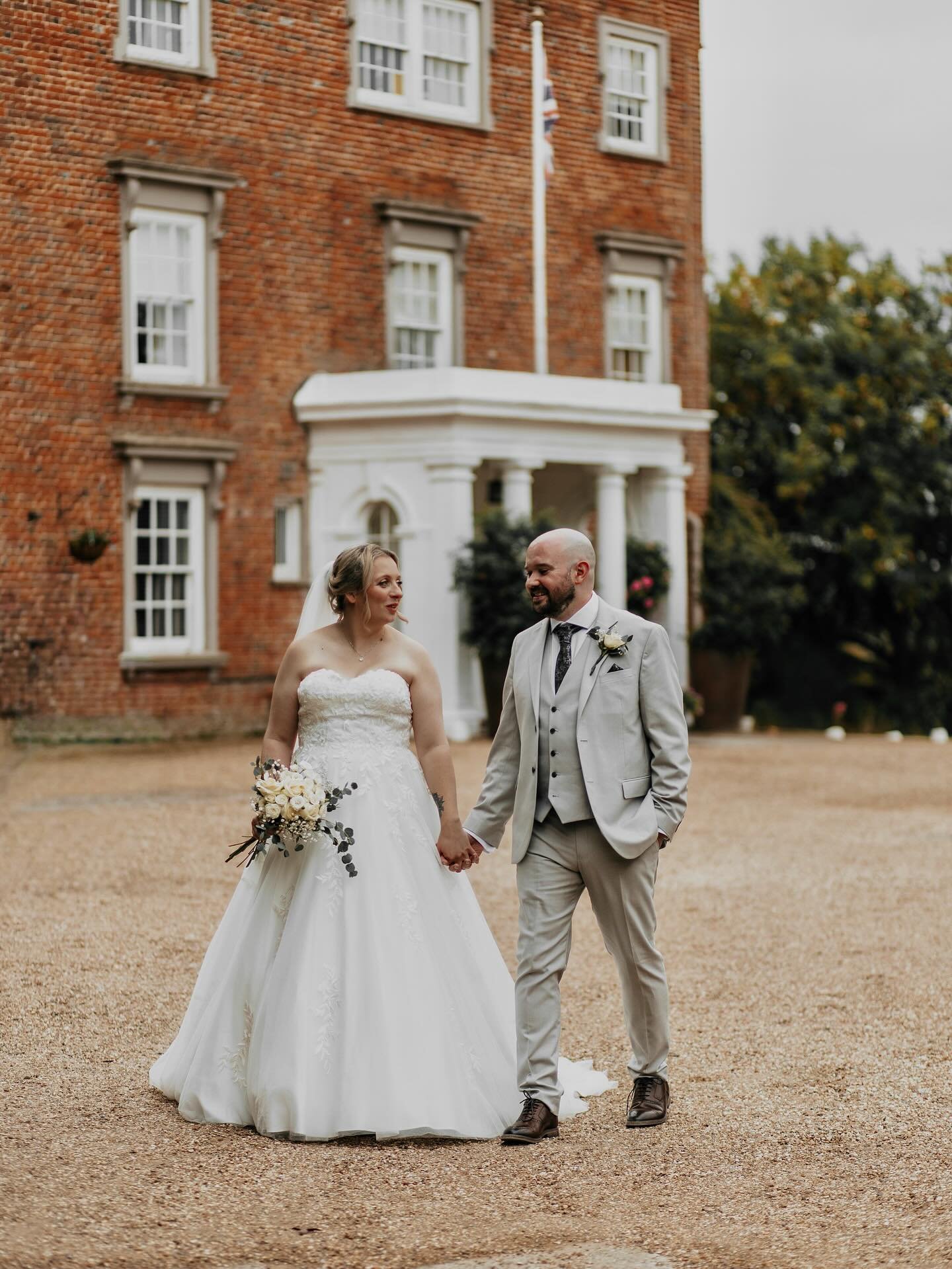 𝐽 &amp; 𝐵 | @highfieldparkweddings ✨

Bringing it back to James &amp; Bex&rsquo;s beautiful October wedding at the stunning @highfieldparkweddings 🤍

Bringing all the elegance and personal touches, the flowers and cake were even made by Bex&rsquo;