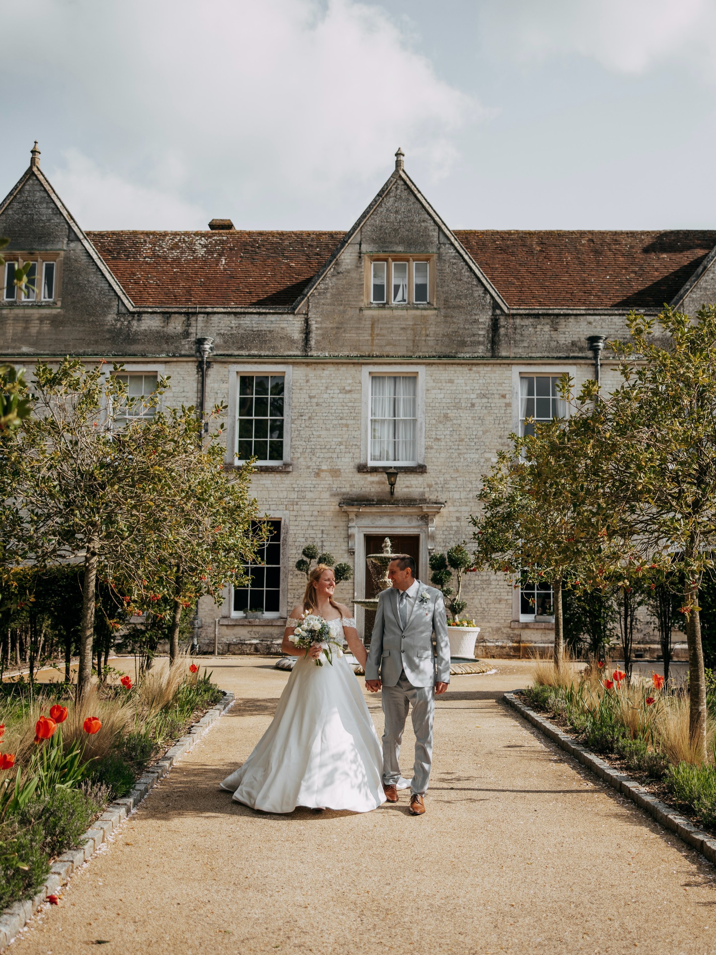𝑆 &amp; 𝐽 | @froyleparkcountryestate ✨

First wedding of the year and my first time at this gorgeous venue, what a beautiful day to get started for the season ahead! 🤍

Venue: @froyleparkcountryestate 
Photography: @avalon_photography_uk
Flowers: 