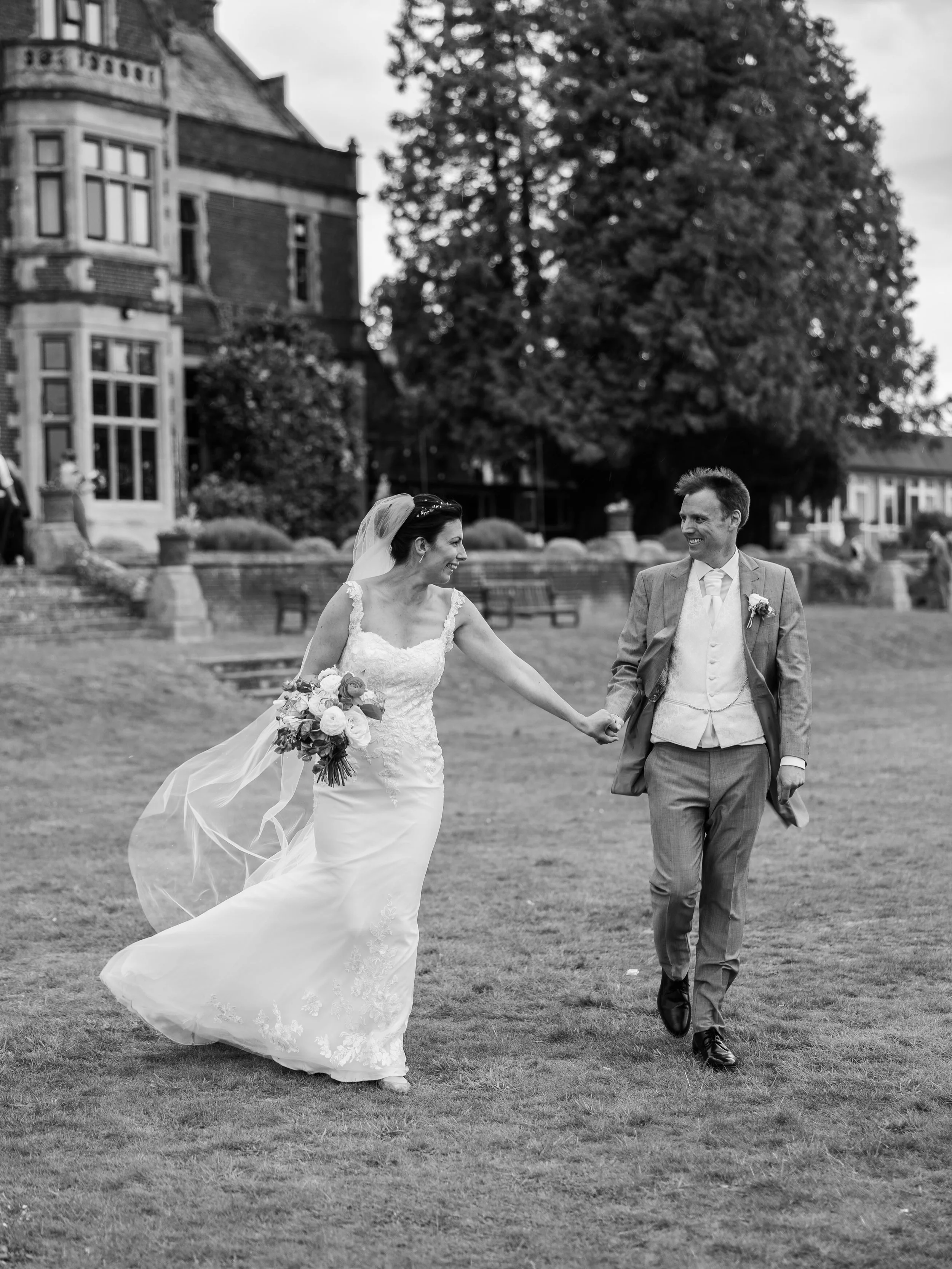 𝑆 &amp; 𝐽 | @frenshamhallweddings 🤍

The Surrey Hills providing the most perfect and romantic backdrop for Sophie &amp; Jez&rsquo;s beautiful day ✨

The pop of colour throughout their decor added such a gorgeous contrast against the stunning count