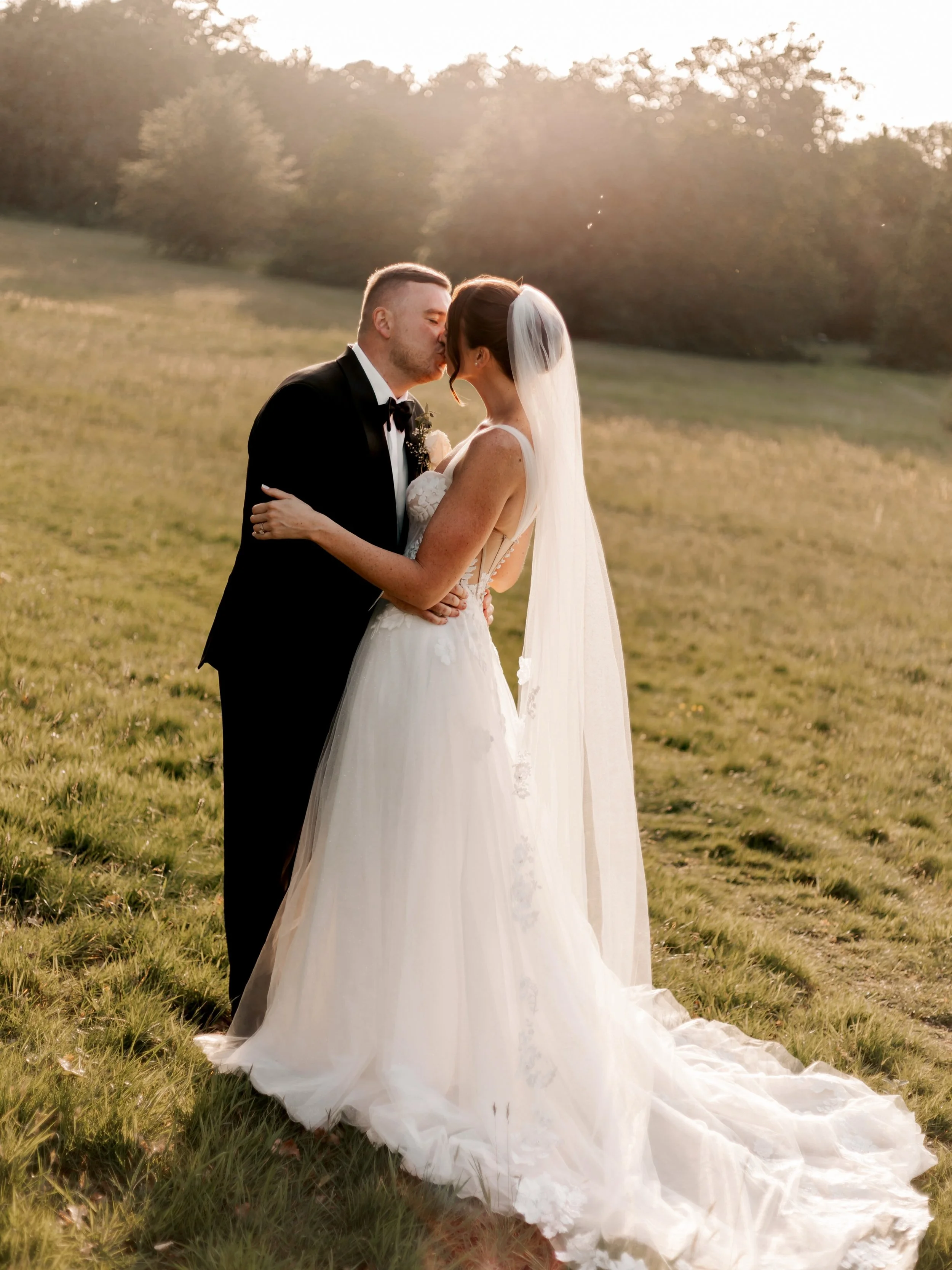 𝑁 &amp; 𝑀 | @botleysmansion 🤍

Where do I begin with Natalie &amp; Michael&rsquo;s absolute stunner of a day?! The pictures speak for themselves and it was hard just to choose a few ✨

Back at one of my favourite venues with an incredible team of 