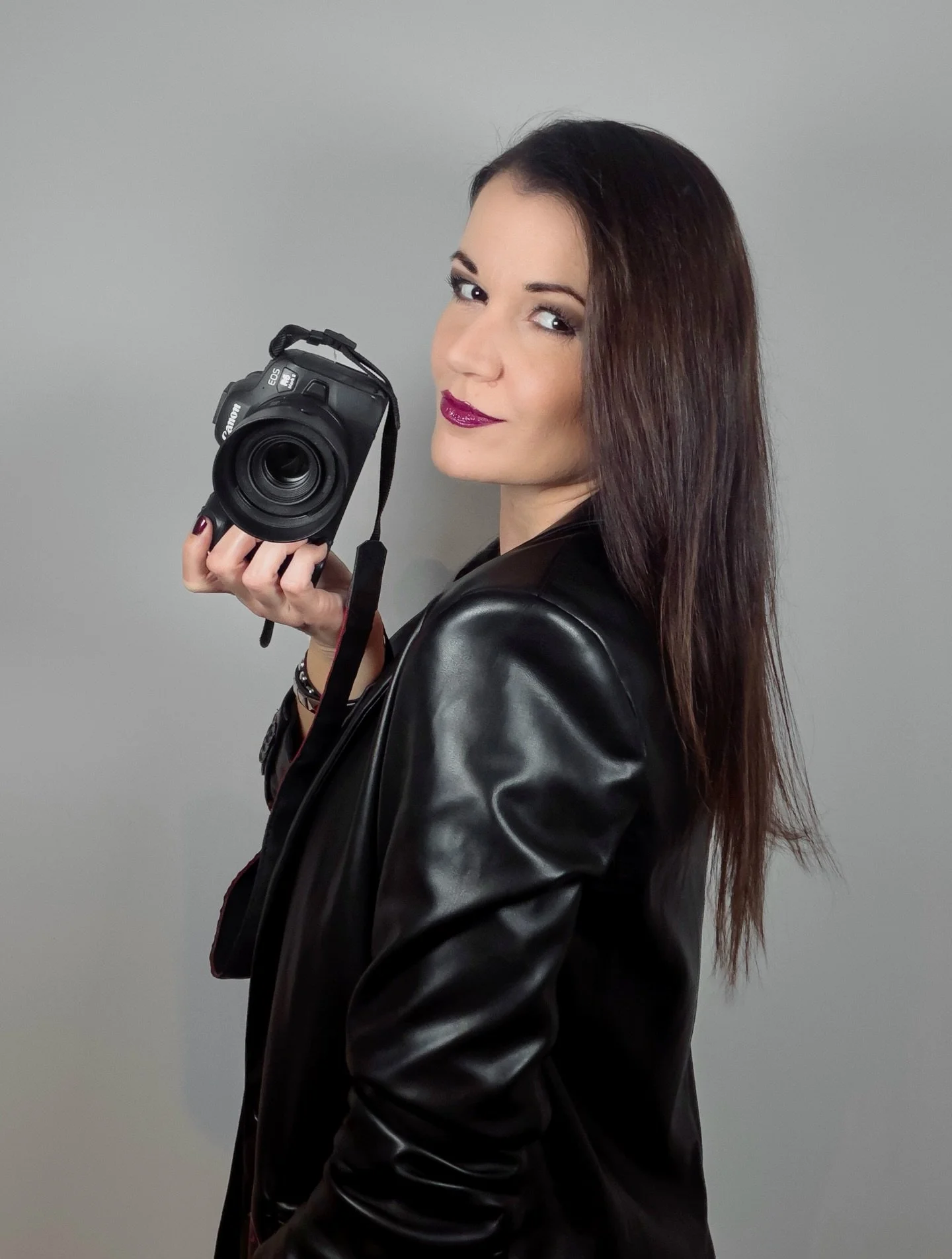 Me and my partner in crime 📸
Some cool things are coming up&hellip; stay tuned 😎🤟

#photographer #visualartist #rocknroll