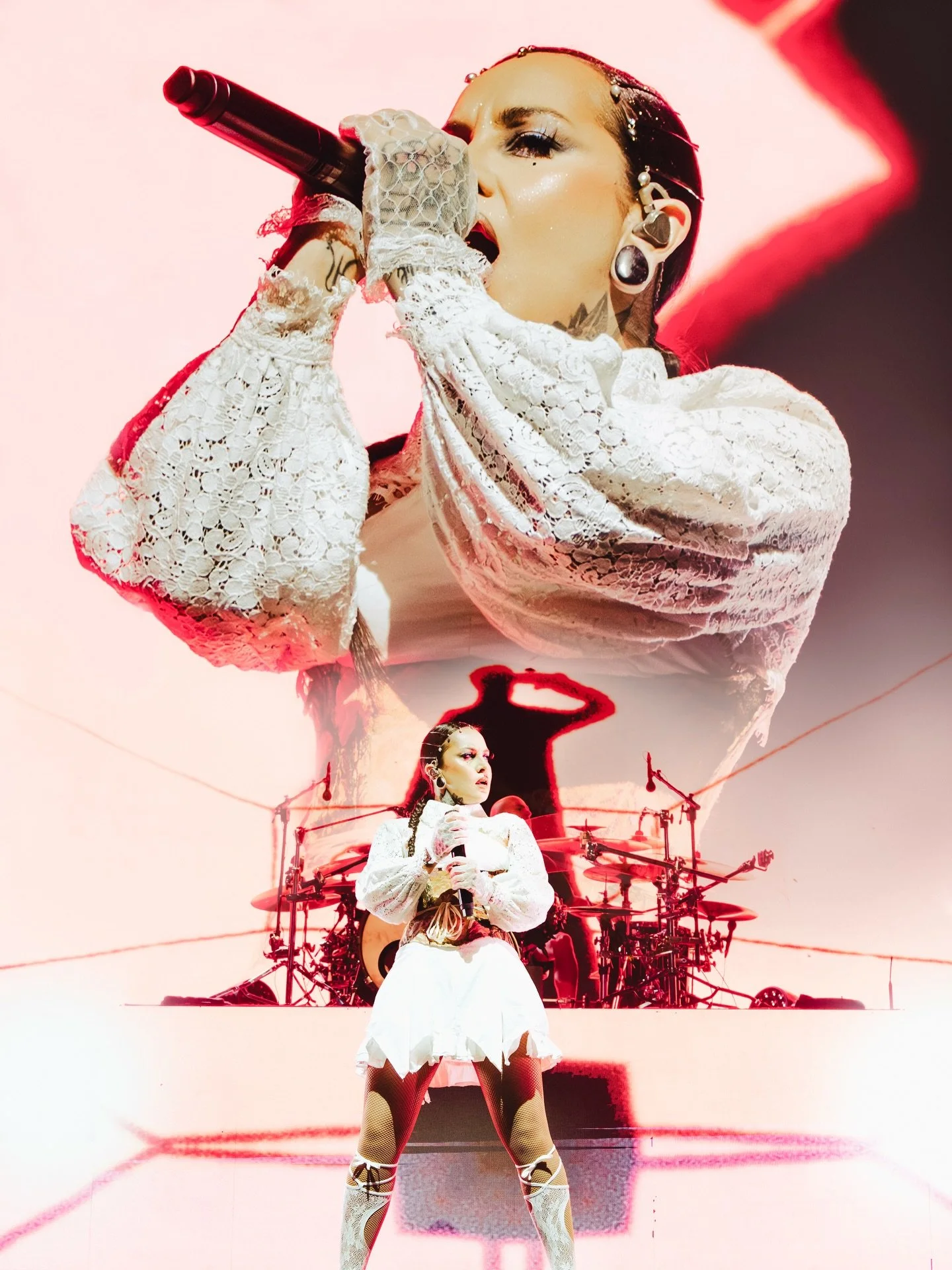 More of the unstoppable @tati_booyakah from the @jinjer_official show in Vienna, Austria 🖤🔥
Her energy, her voice, her stage presence &ndash; absolutely unforgettable. More moments from an epic night captured for @bestliveshows 🤝💥

#jinjer