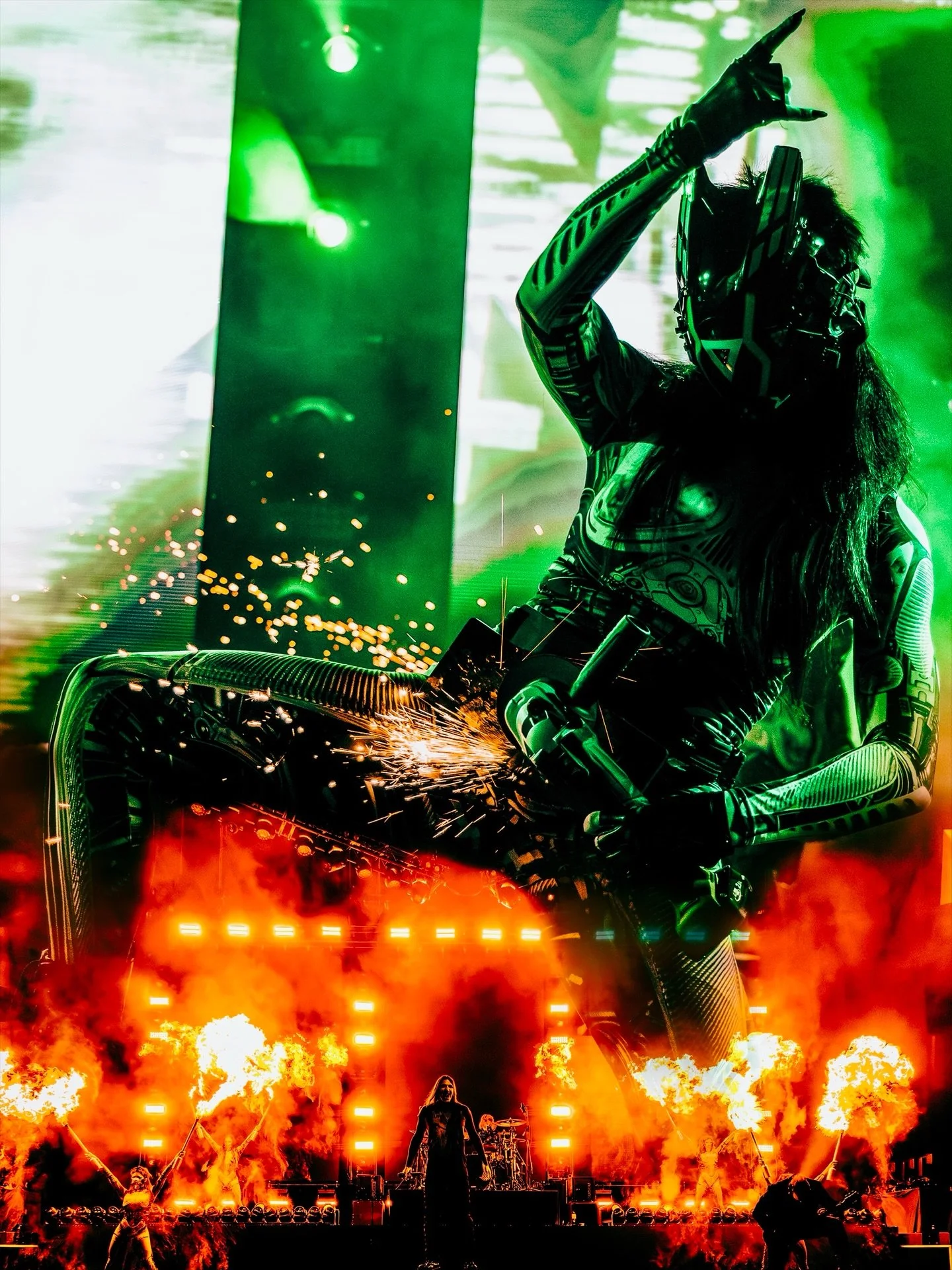 Dangerous ladies with fire in their veins 🔥
@cherrybombsofficial lighting up Vienna while touring with @motionlessinwhite 

#cherrybombs #motionlessinwhite