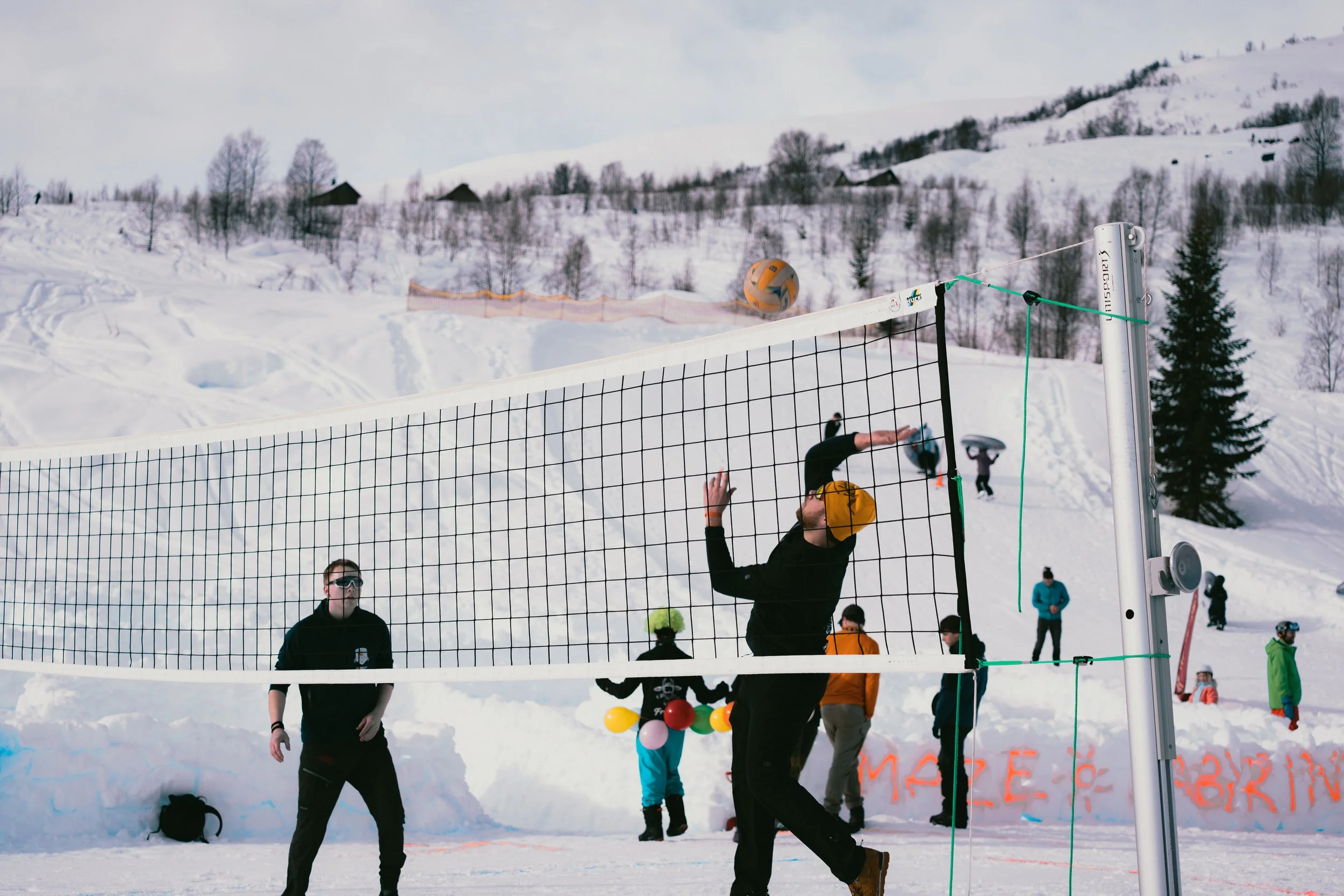 Snøvolleyball med Studentspretten