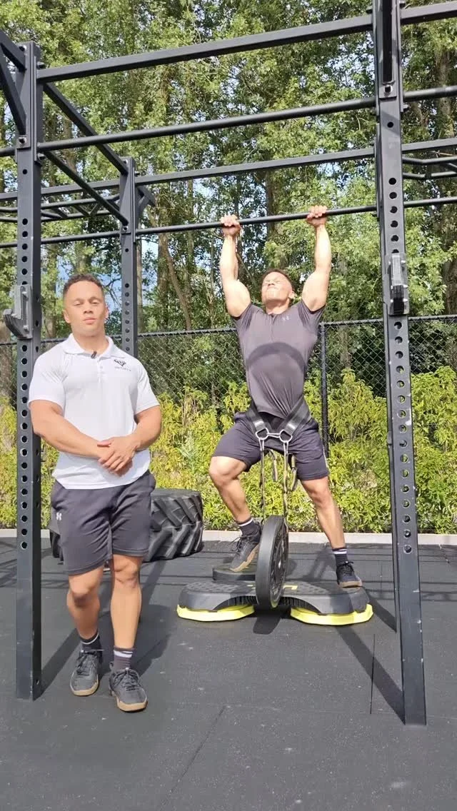Why one struggles to lift superheavy and the other can do it almost effortless.
When training for (sub)maximal loads, working in the low rep range of 5 and lower is your best bet. Since it’s not only taxing for the muscles and other structures