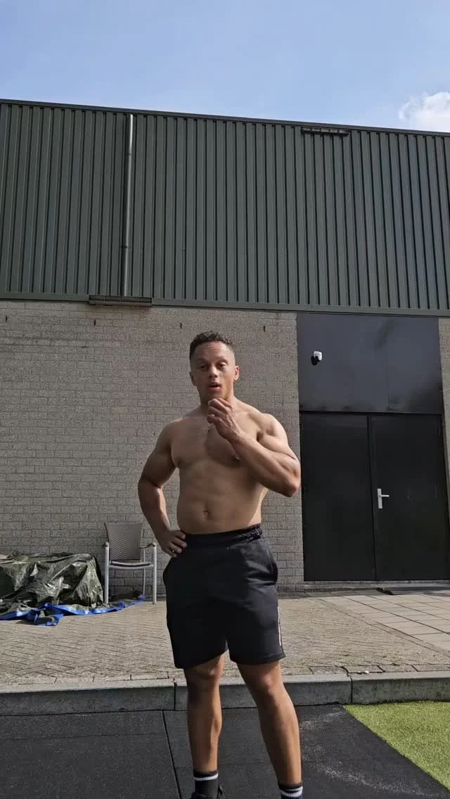 Muscle building, hypertrophy-focused training or bodybuilding-style training thrives on a few key components.
1) Muscle tension. Do you feel that the targeted muscles (in this example the quads and glutes) experience tension? Important that your ca