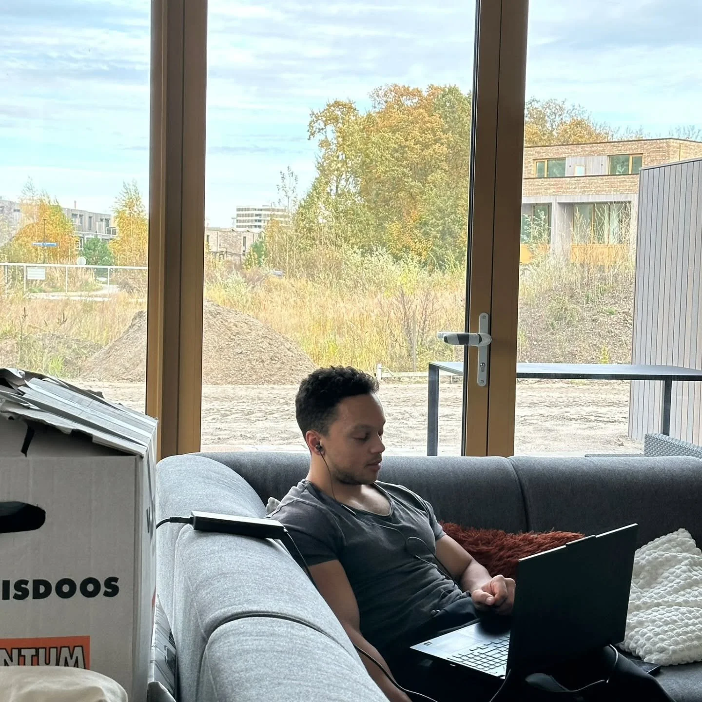 November dump.

Moving houses, creatine megadosing adventure, training continues, coaching never stops.

#novemberdump #onlinecoachlife #calisthenicstraining #streetlifting #bodyweightstrength