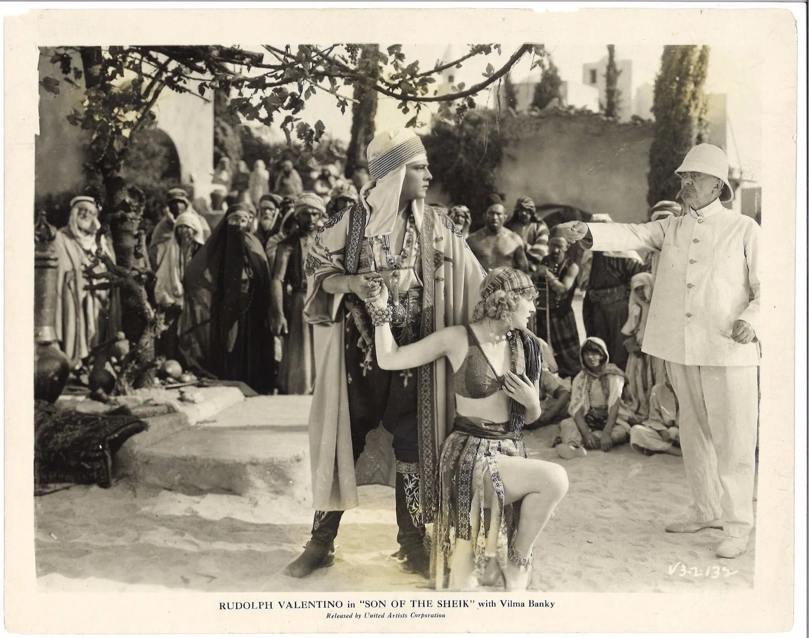 Son_of_the_Sheik_(1926_film)_pub_still.jpg