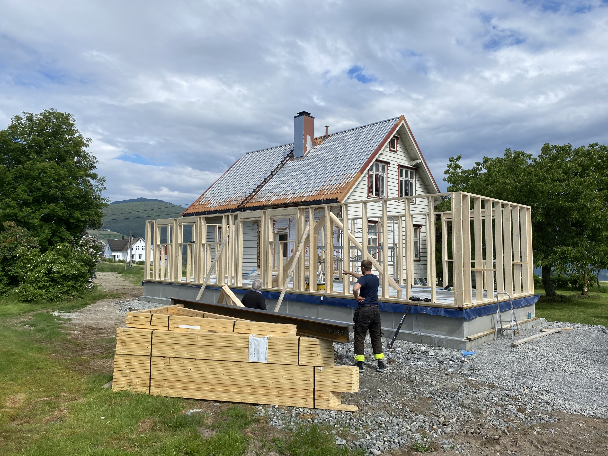 Vi hjelper deg med design og utførelse av små og store byggeprosjekt.