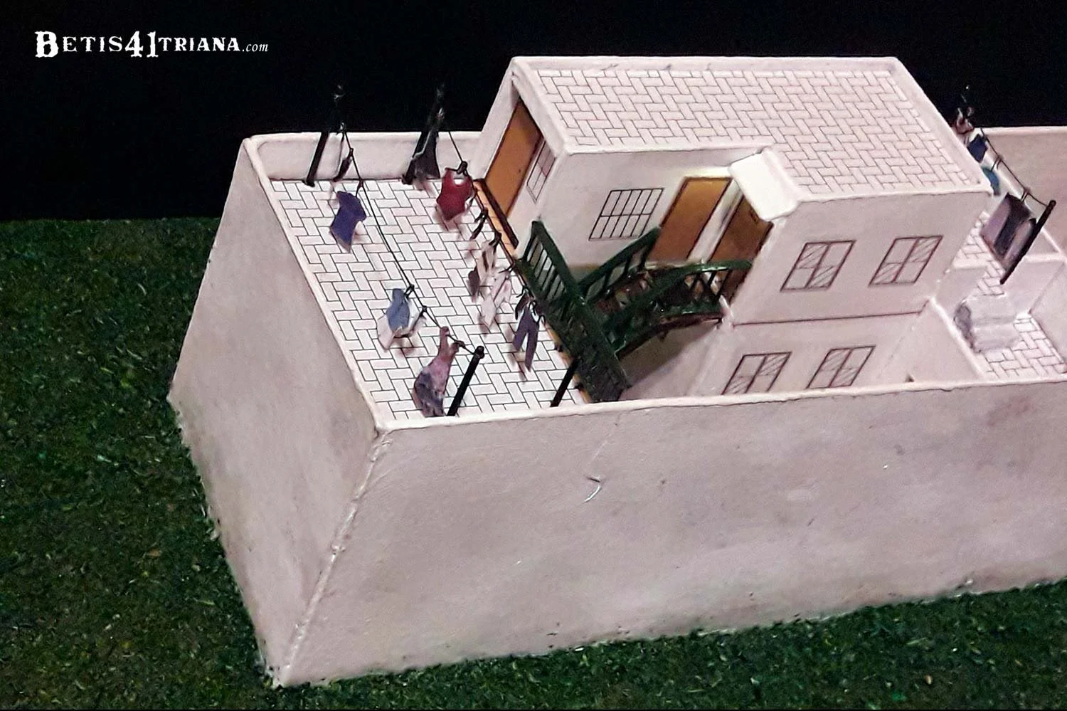 Día. Vista aérea azotea segundo patio