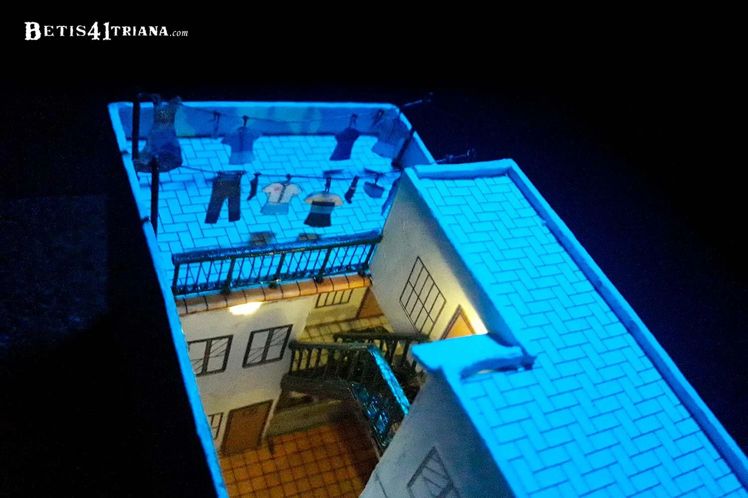 Noche. Vista aérea segundo patio y azotea