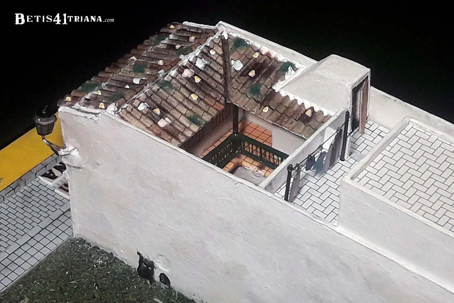 Día. Vista aérea primer patio y azotea