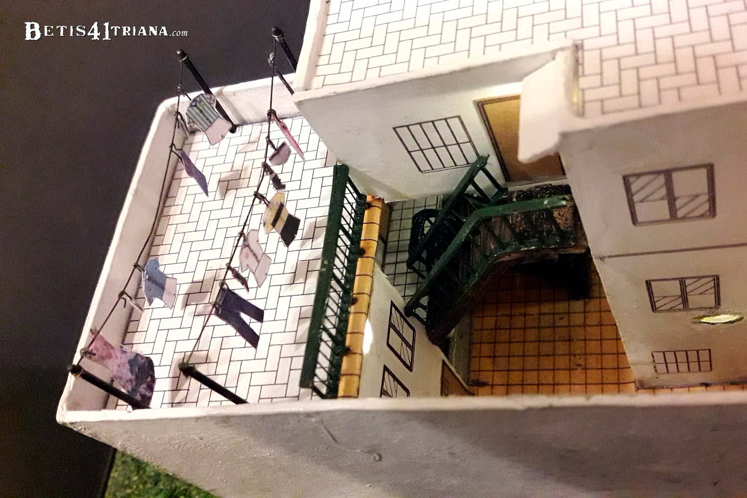 Día. Segundo patio y azotea