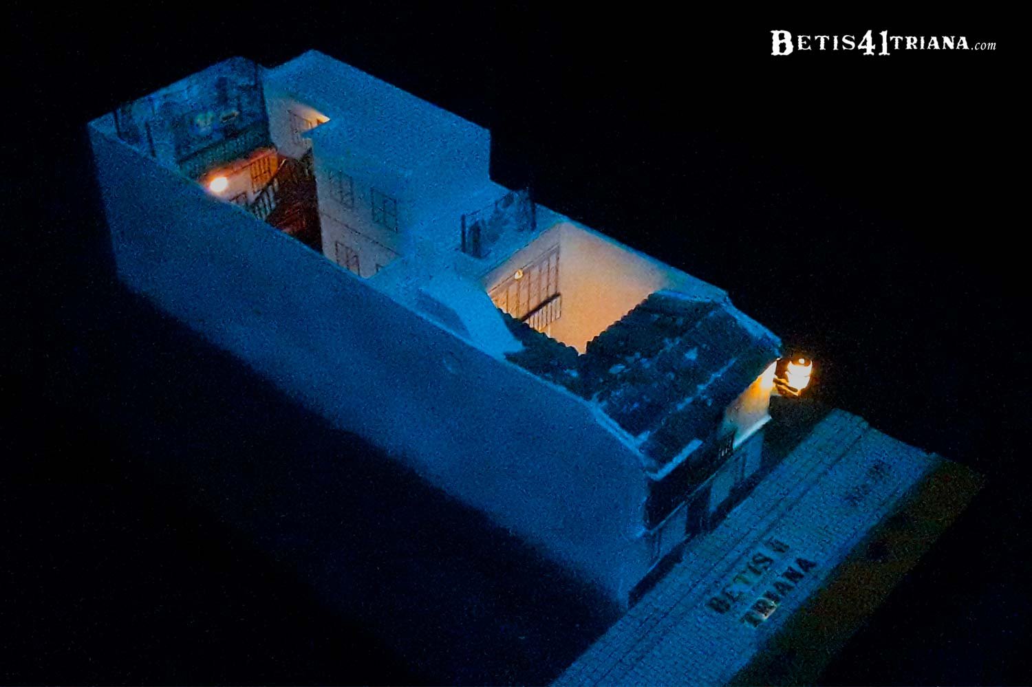 Noche. Vista aérea general