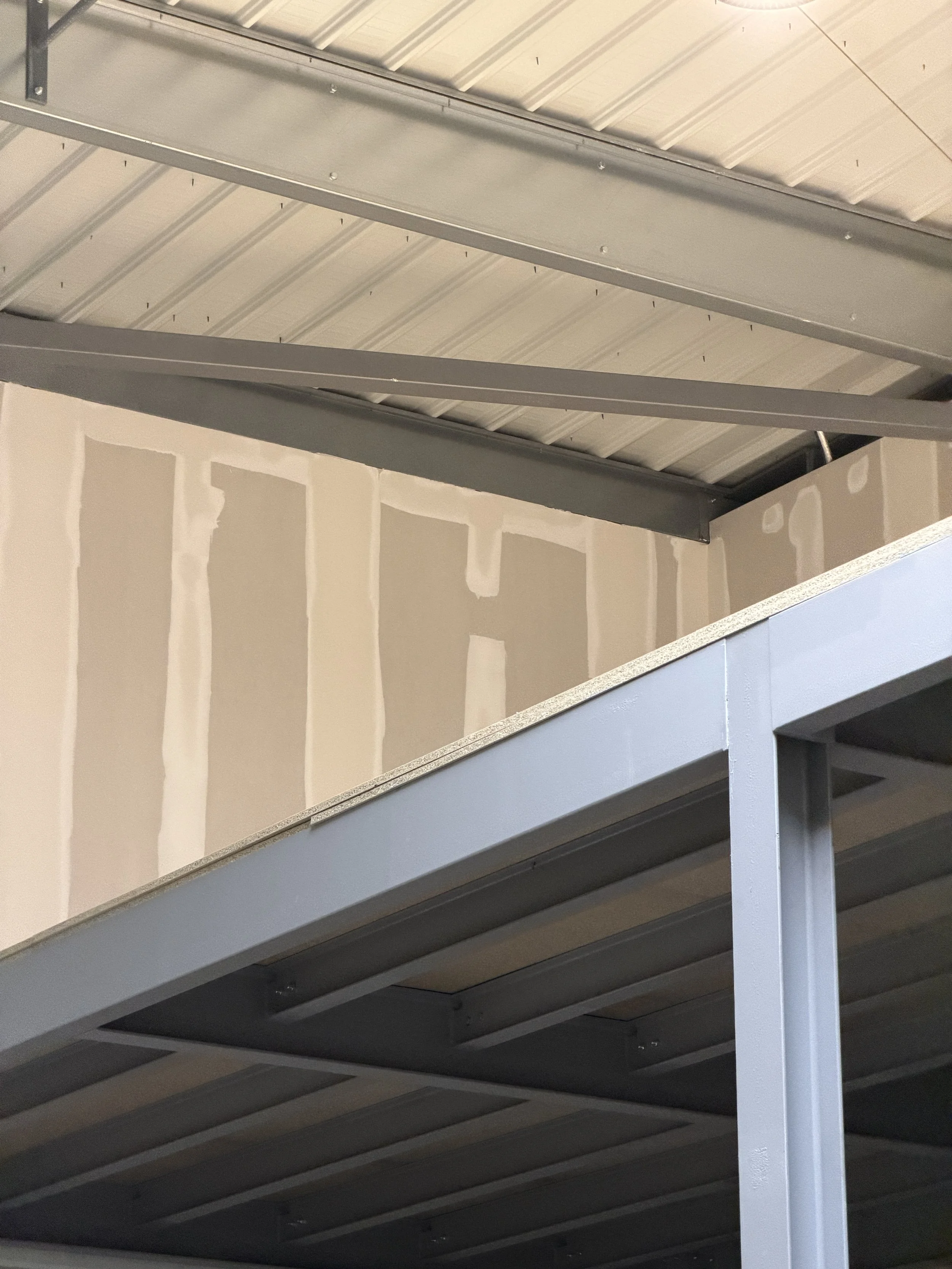 Création d’une mezzanine dans un local d’activité à Saint-Victoret.