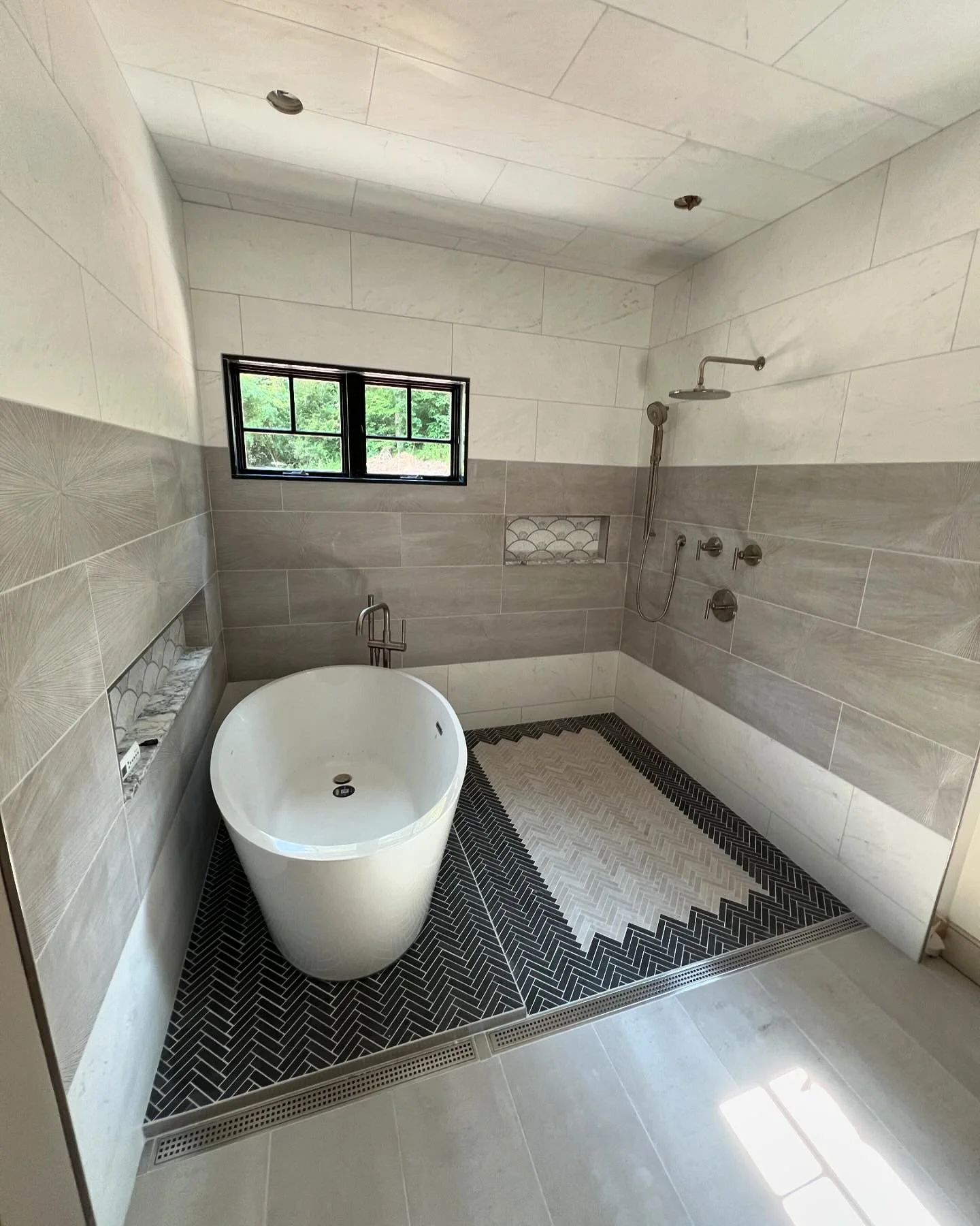 Just wrapped up this 4.5 bathroom new construction house in Marlborough! This one was packed full of goodies including wall mounted faucets, seltzer machine/hydro tap, air tub with remote mounted compressor, full steam shower and more! 
Call us for a