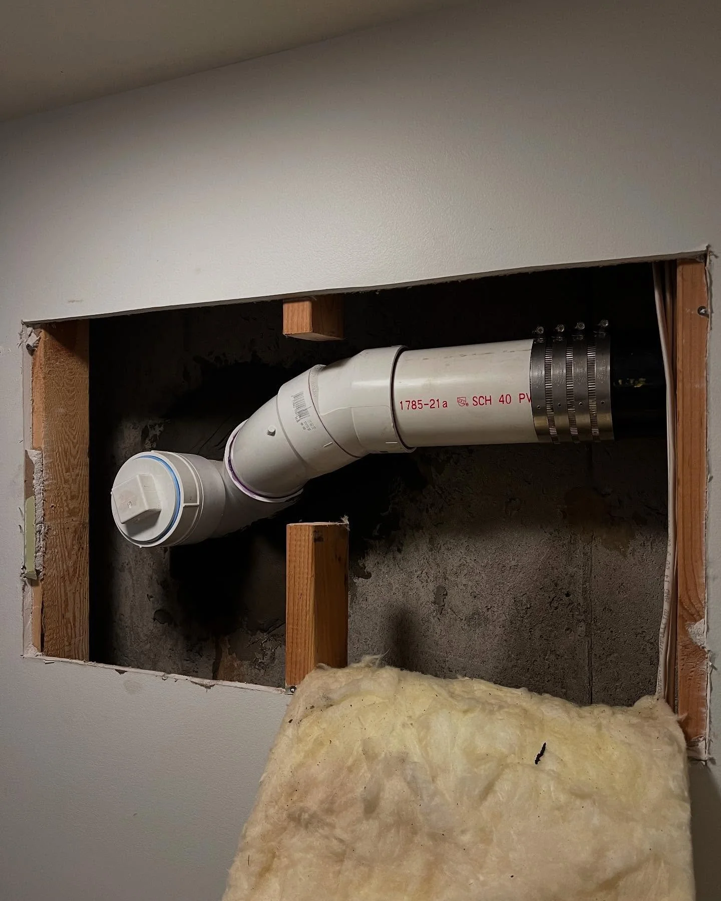Last job of the year! This customer was suffering from frequent back ups and leaks inside their home. We were able to locate, excavate and repair all in the same day so this customer can enjoy their new years!