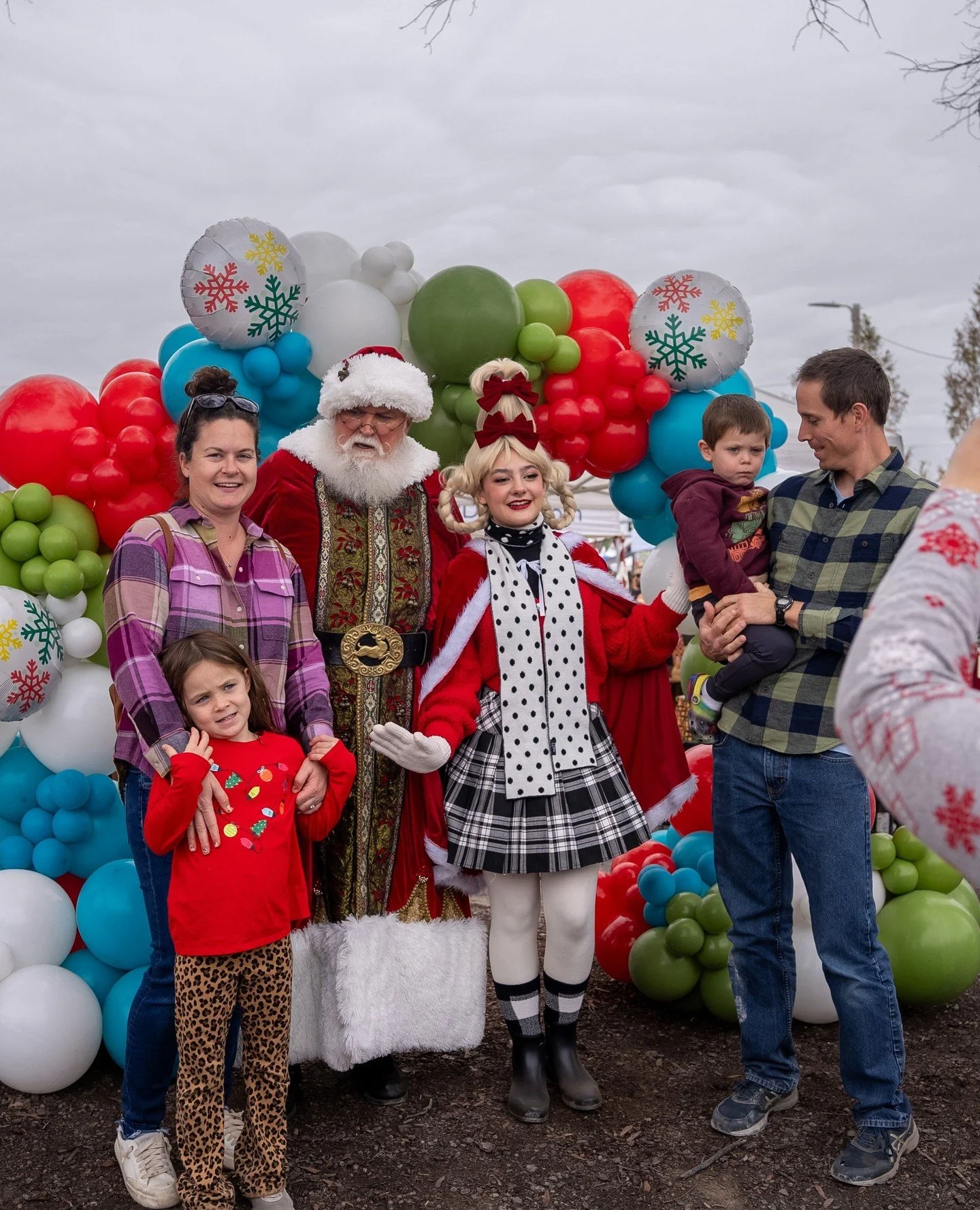 🎅🎄🕎🌍❄️We interrupt your spooky season with a quick reminder about the HUGE 160 vendor HOLIDAY MARKET AT MIDCITY on Sunday, November 9 from 11am - 4pm! Read below for all the details!

👇️👇️👇️

 🎉ONE HUNDRED AND SIXTY BOOTHS 🎉will be at our 7t