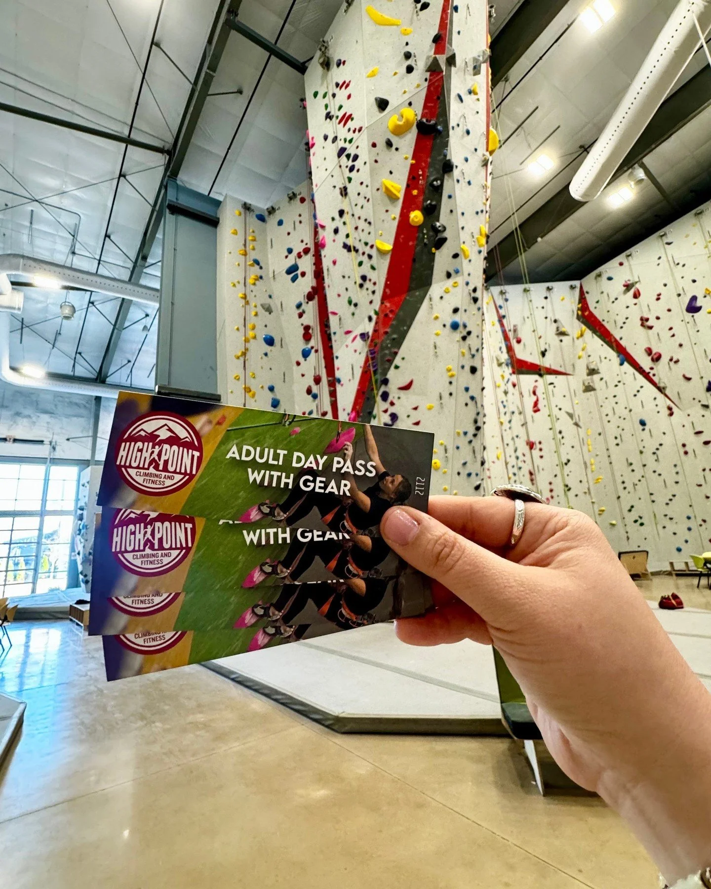 ✨ 12 Days of MidCity Giveaways ✨

🎄🎅We&rsquo;re spreading holiday cheer with daily prizes from your favorite local spots!!! 

✨ Day 9️⃣ we&rsquo;re giving away:
&bull;4 day-passes to High Point Climbing (gear included)
&bull;REI gift bundle includi