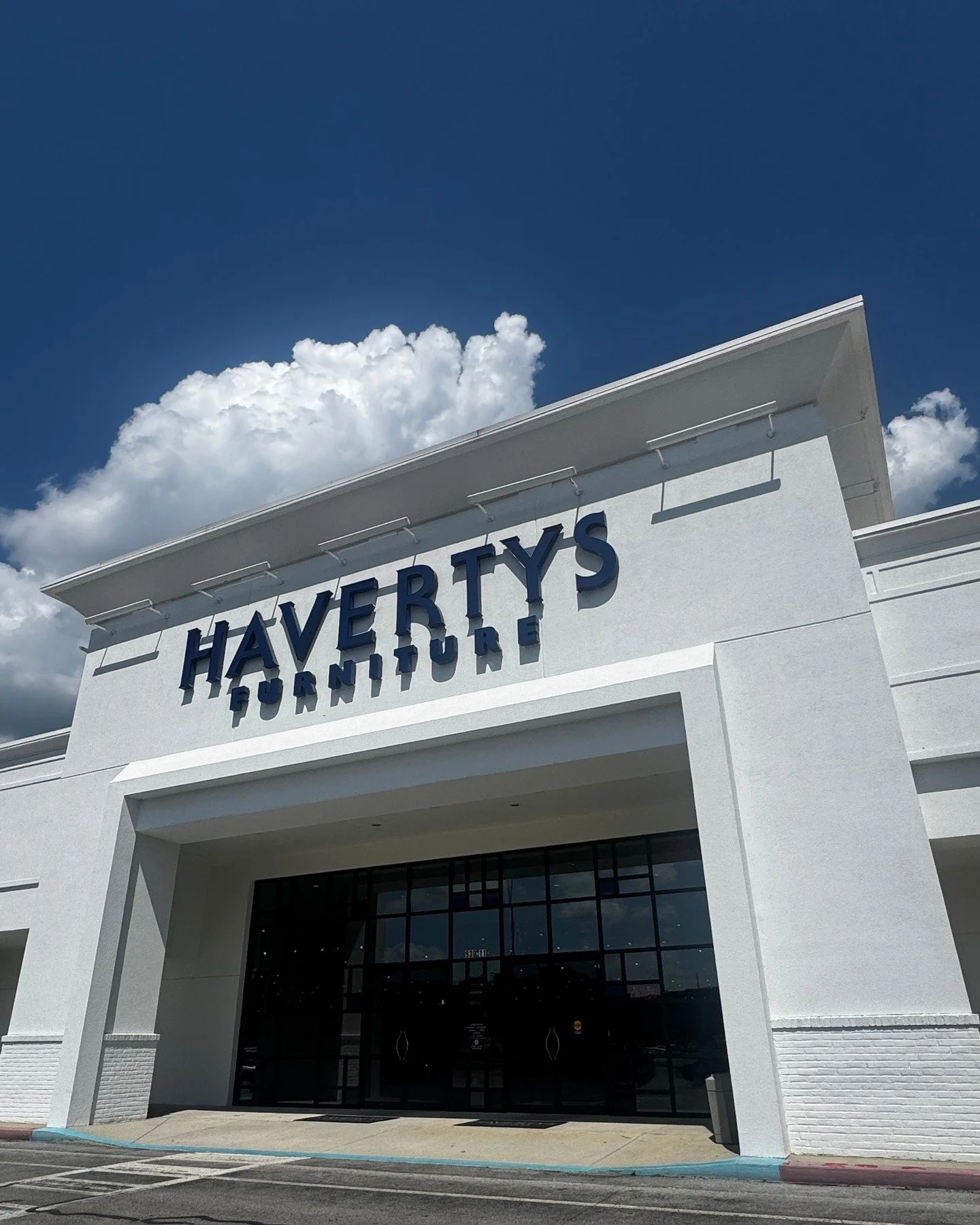 ✨ New year, new vibe. Refresh your space for gathering, lounging, and living with Haverty&rsquo;s at MidCity District. 

➡️Open 7 days a week
Monday-Saturday 10am-7pm
Sunday 12-6pm

📍 930 Old Monrovia Rd.