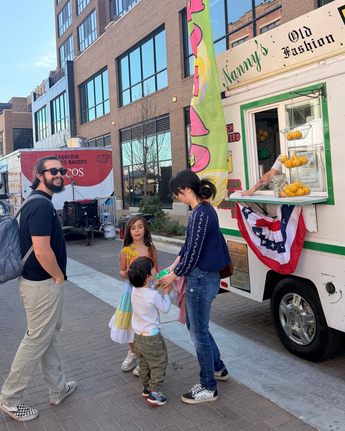 🍓🍓🍓LOTS OF STRAWBERRIES TODAY, and other delicious produce coming in for the season!! It's a beautiful Sunday, visit the Market at MidCity from 12-4pm!! Tag your market crew below, and we&rsquo;ll see you there! :)

🙏Thank you to our sponsors🙏
T
