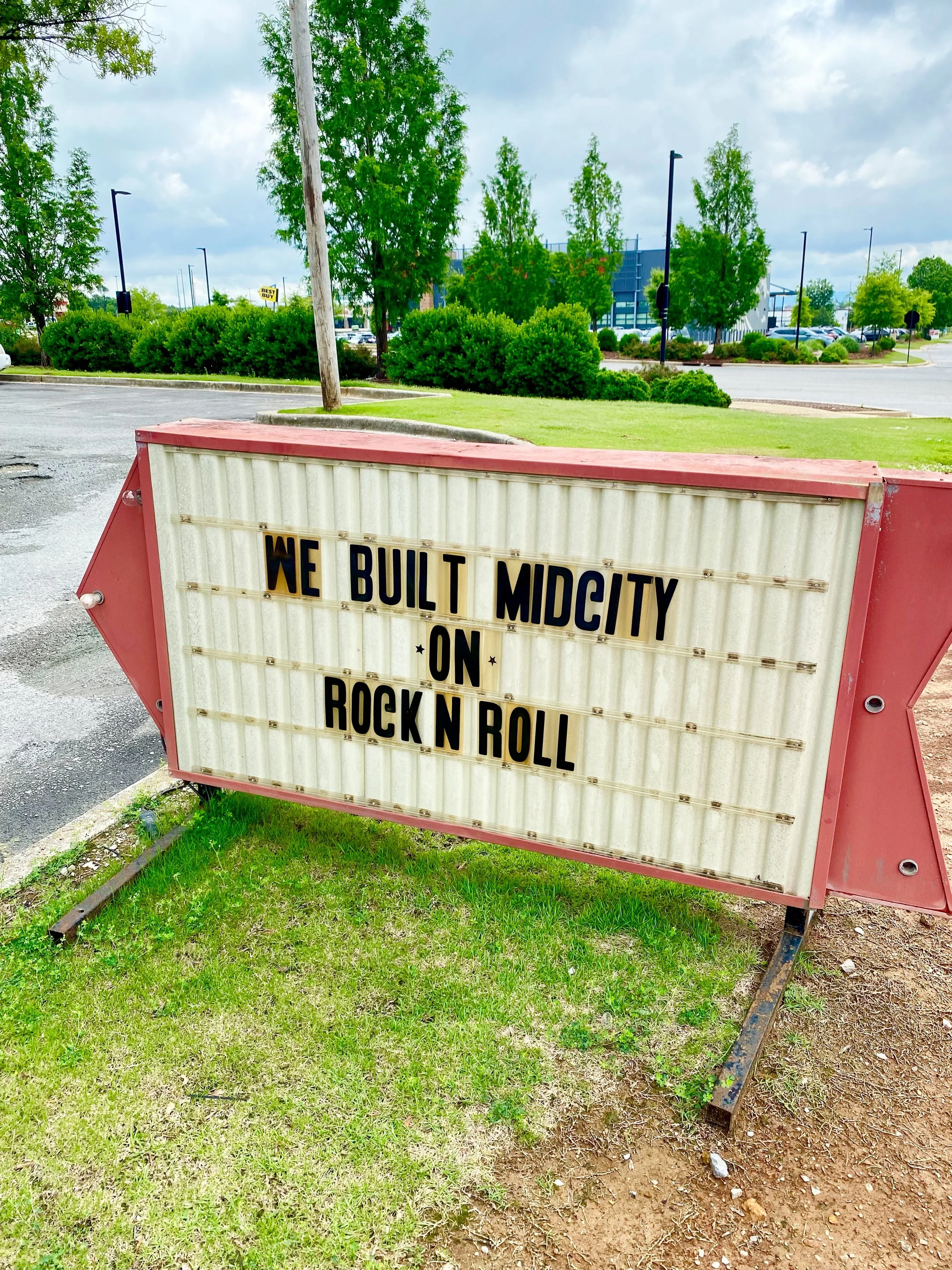 ✨TONIGHT, meet us at The Camp for LIVE NIGHT! We&rsquo;re proud to partner with @eastirisstudios and the @huntsvillecity Music Office for an ongoing music exchange program bringing four amazing Nashville bands to HSV. 

➡️No RSVP required 🥳

⬇️ More