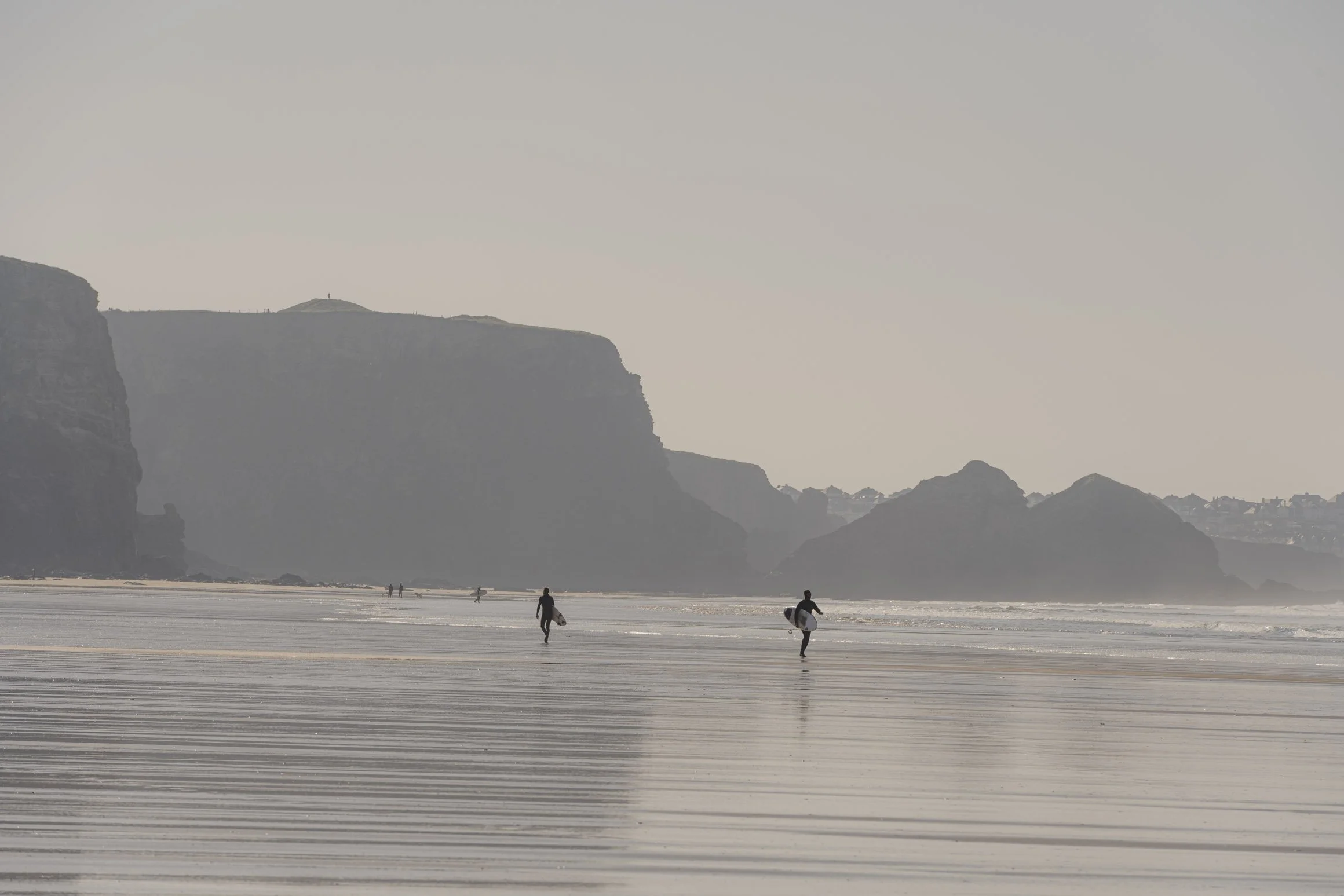 Watergate Bay Surfers [1108]