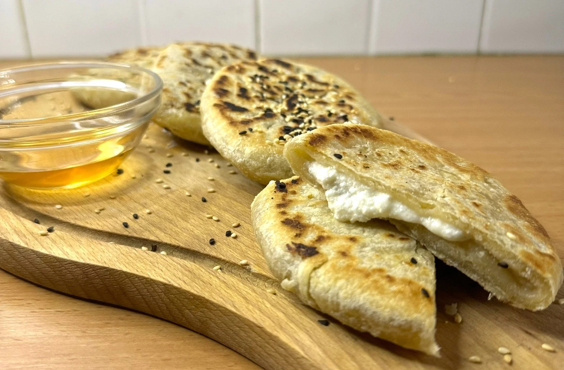 Αλμυρά κρητικά πιτάκια με ρακί